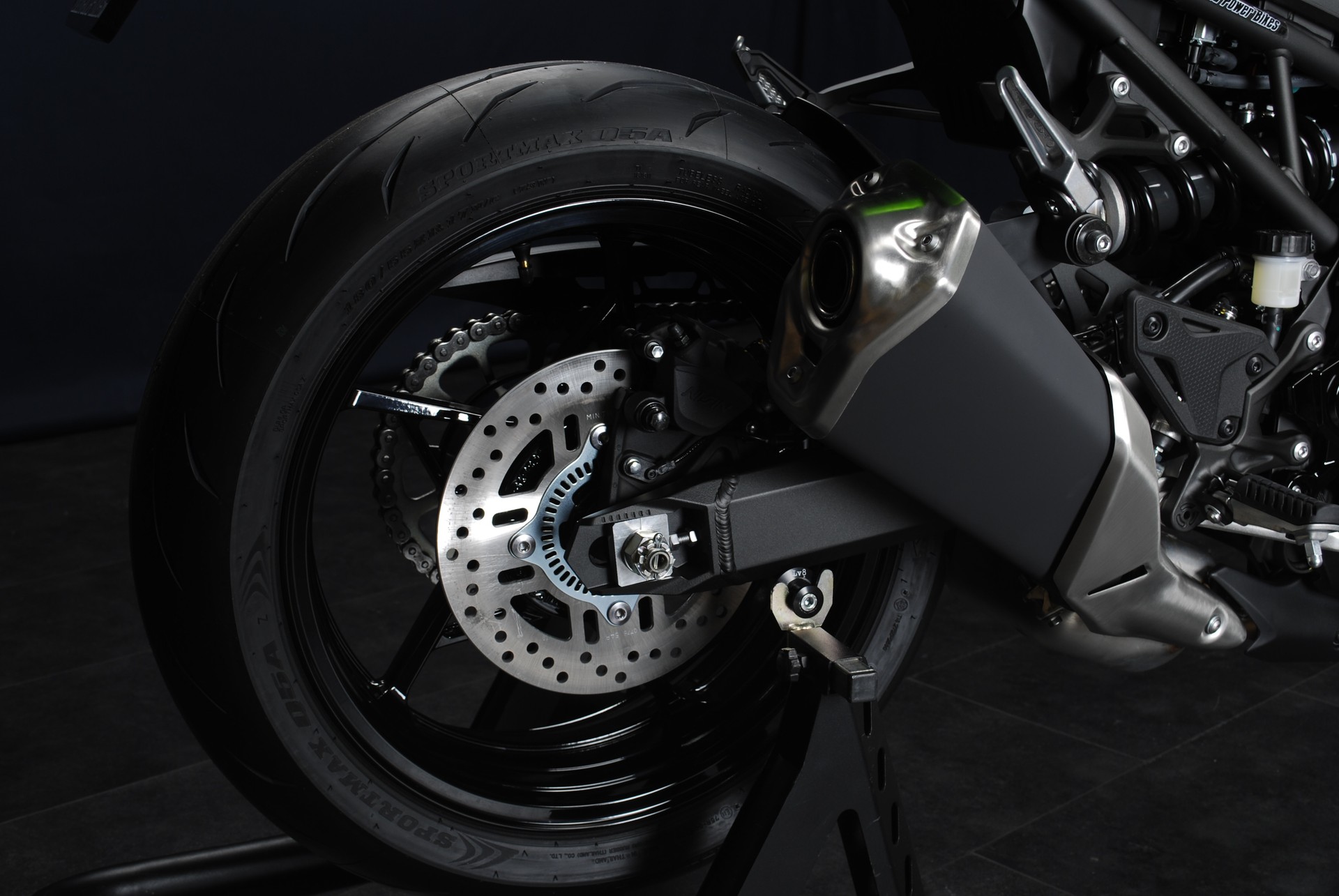 KAWASAKI Z 900 (70kW) MY26-showroom-element-1