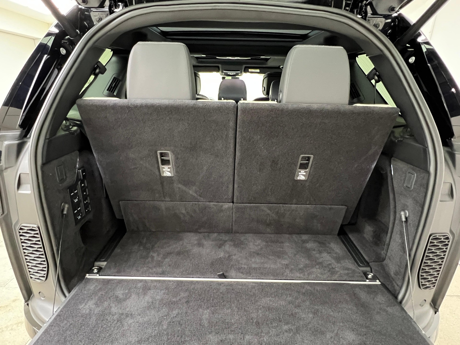 LAND ROVER Discovery 3.0 D I6 300 Metropolitan Edition / Jetzt mit attraktivem 1.99% Leasing-image-8