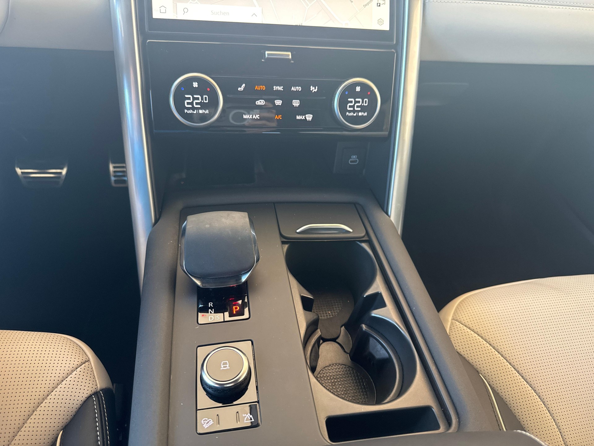 LAND ROVER Discovery 3.0 D I6 300 Metropolitan Edition-image-16