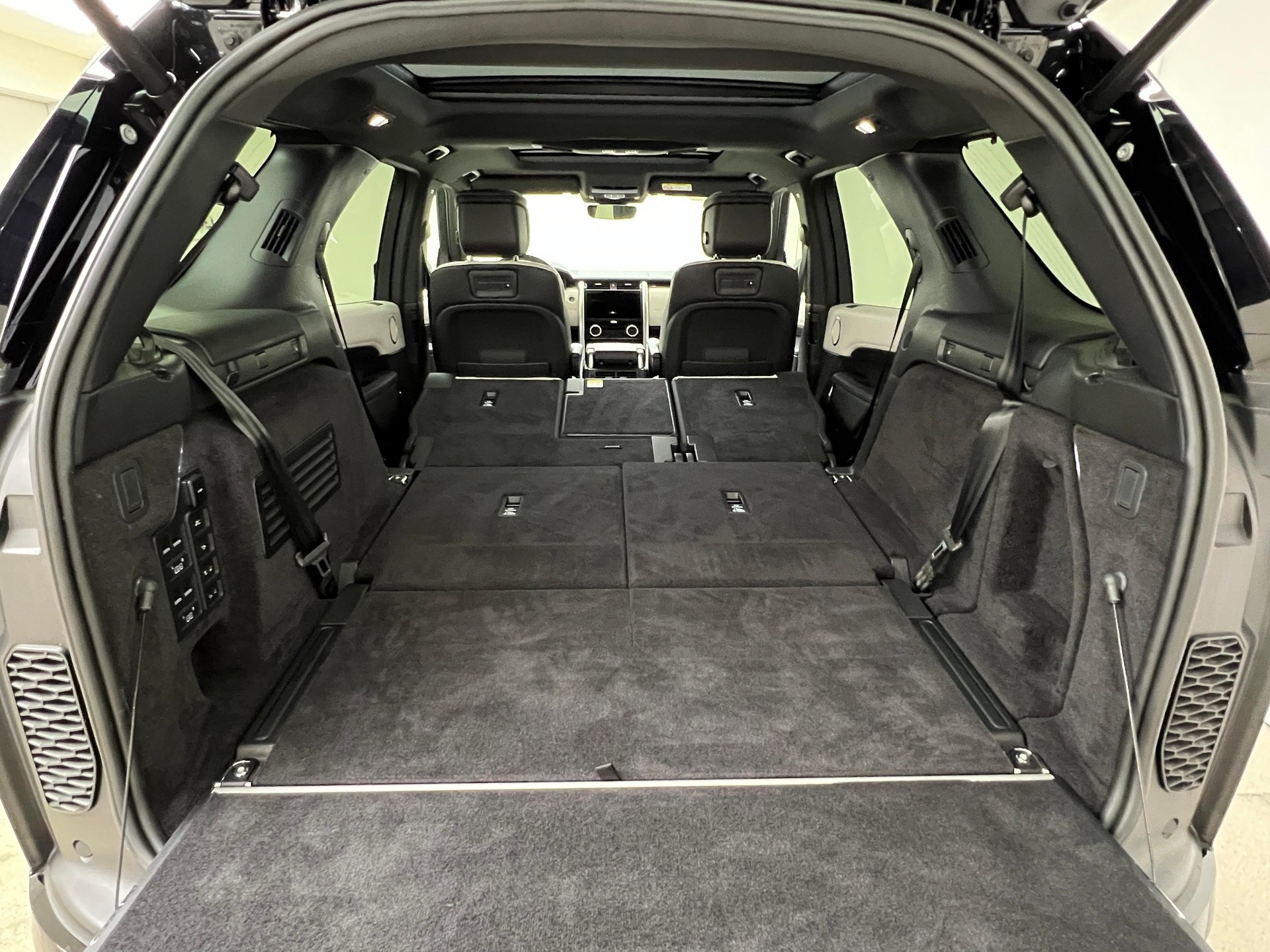 LAND ROVER Discovery 3.0 D I6 300 Metropolitan Edition / Jetzt mit attraktivem 1.99% Leasing-image-9
