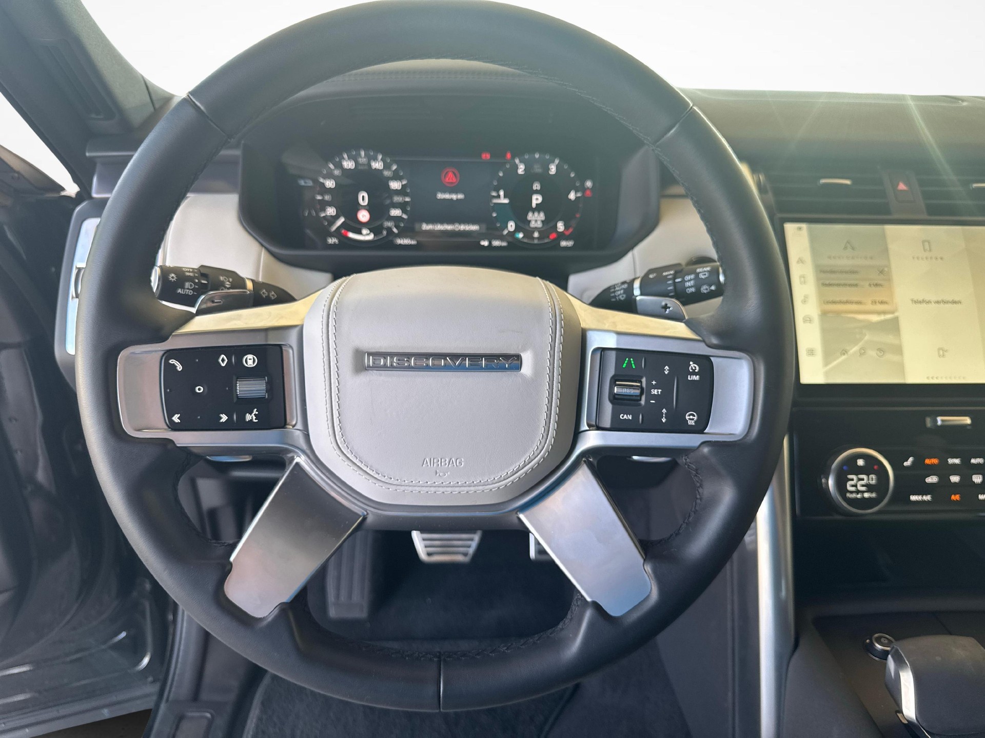 LAND ROVER Discovery 3.0 D I6 300 Metropolitan Edition-image-13