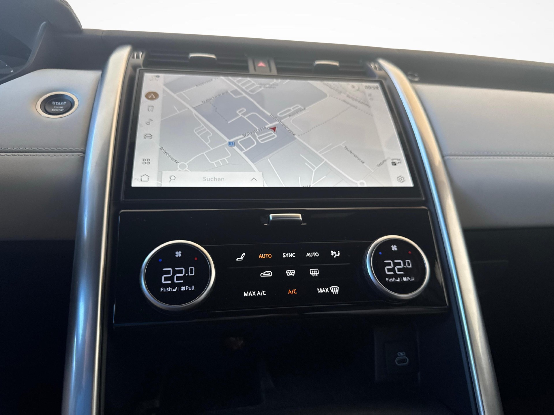 LAND ROVER Discovery 3.0 D I6 300 Metropolitan Edition-image-15