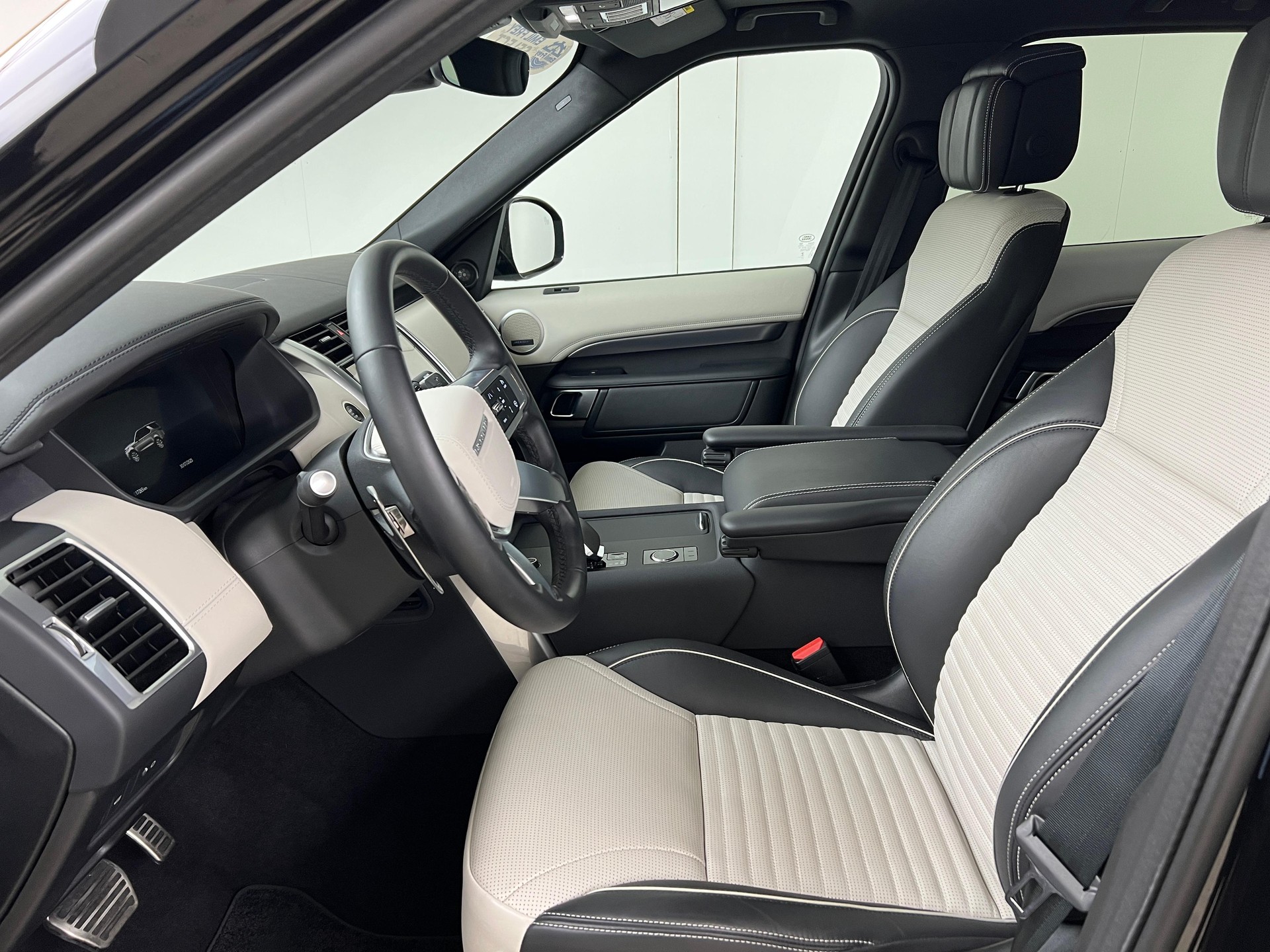 LAND ROVER Discovery 3.0 D I6 300 Metropolitan Edition / Jetzt mit attraktivem 1.99% Leasing-image-11