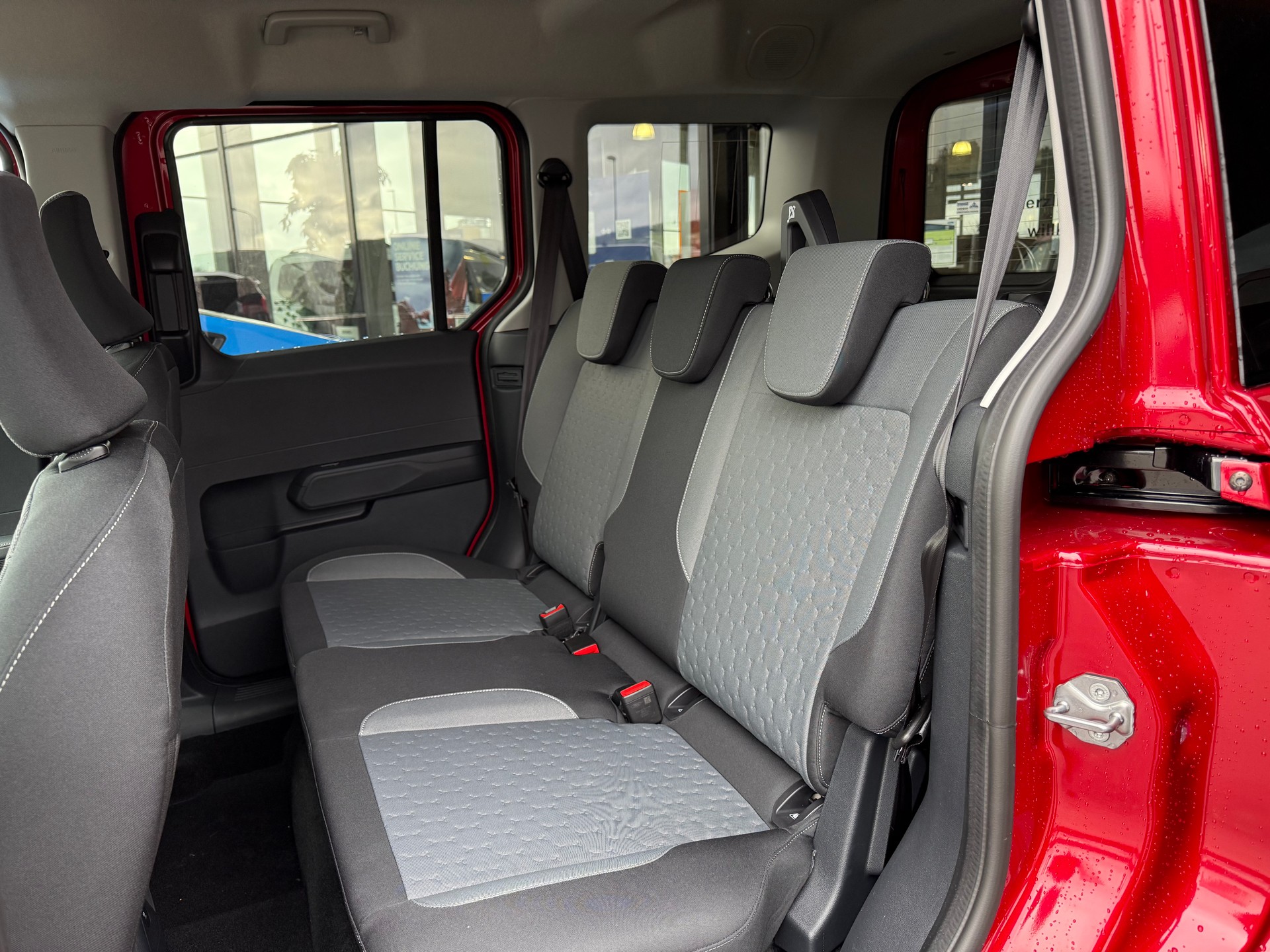 FORD Tourneo Courier 1.0 EcoBoost Titanium Automat-image-8