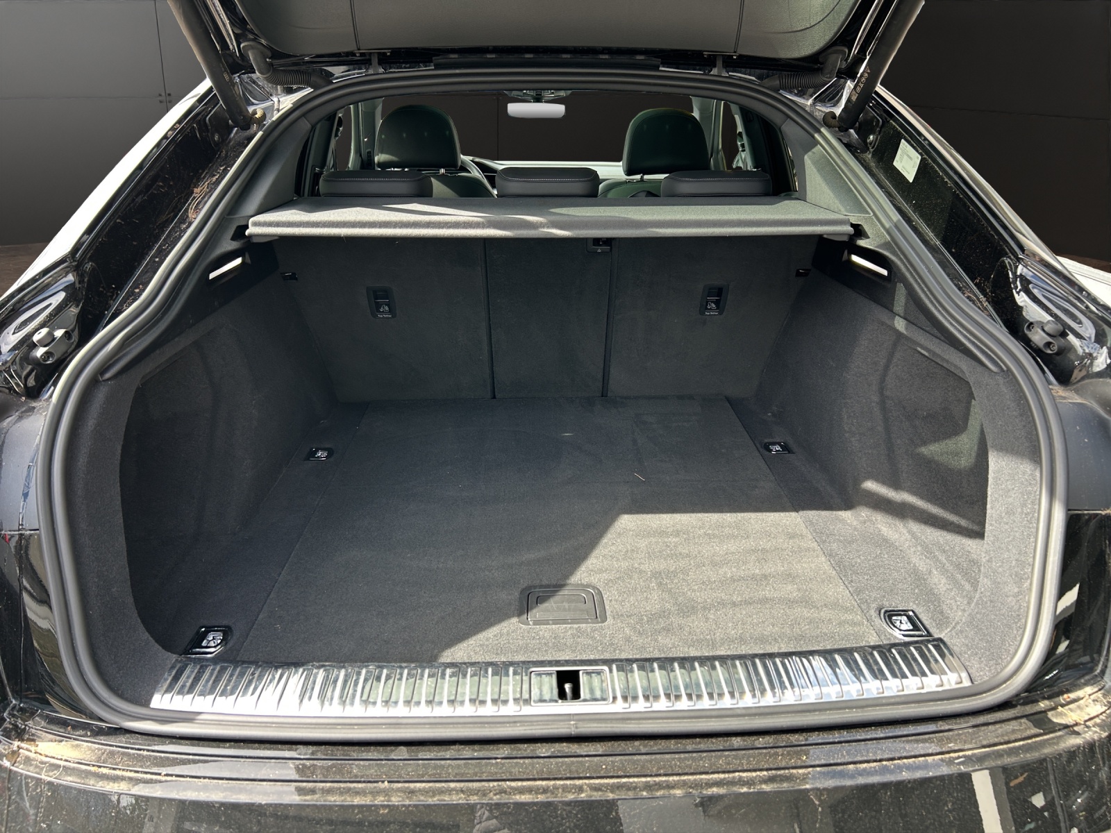 AUDI e-tron 55 Sportback S Line quattro-image-17