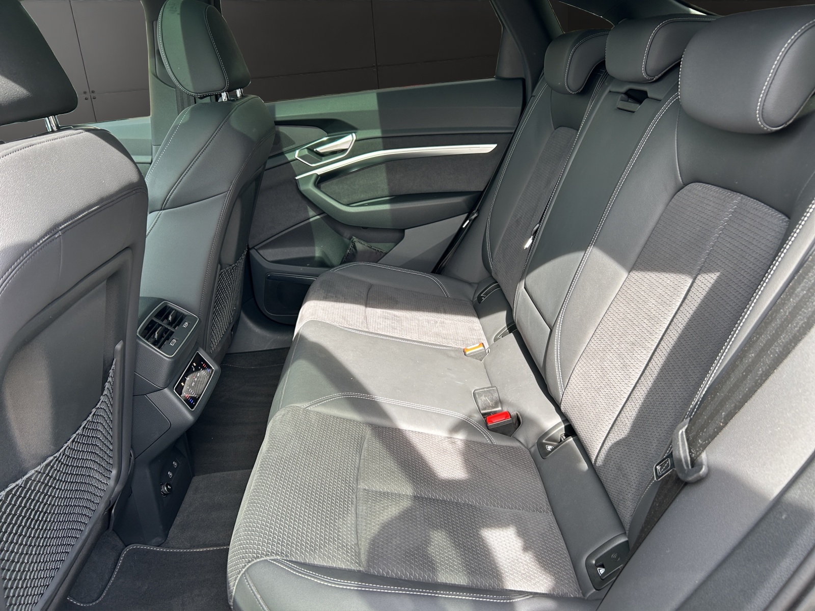 AUDI e-tron 55 Sportback S Line quattro-image-11