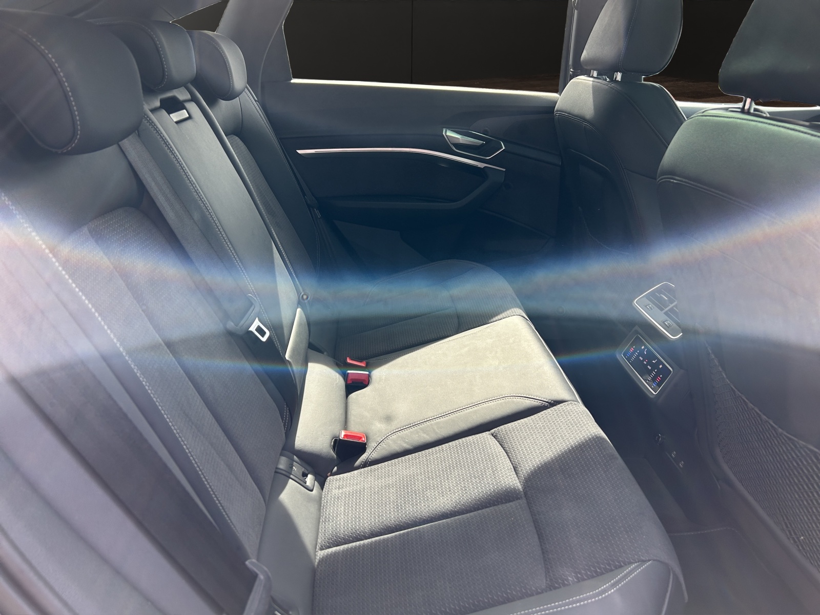 AUDI e-tron 55 Sportback S Line quattro-image-16