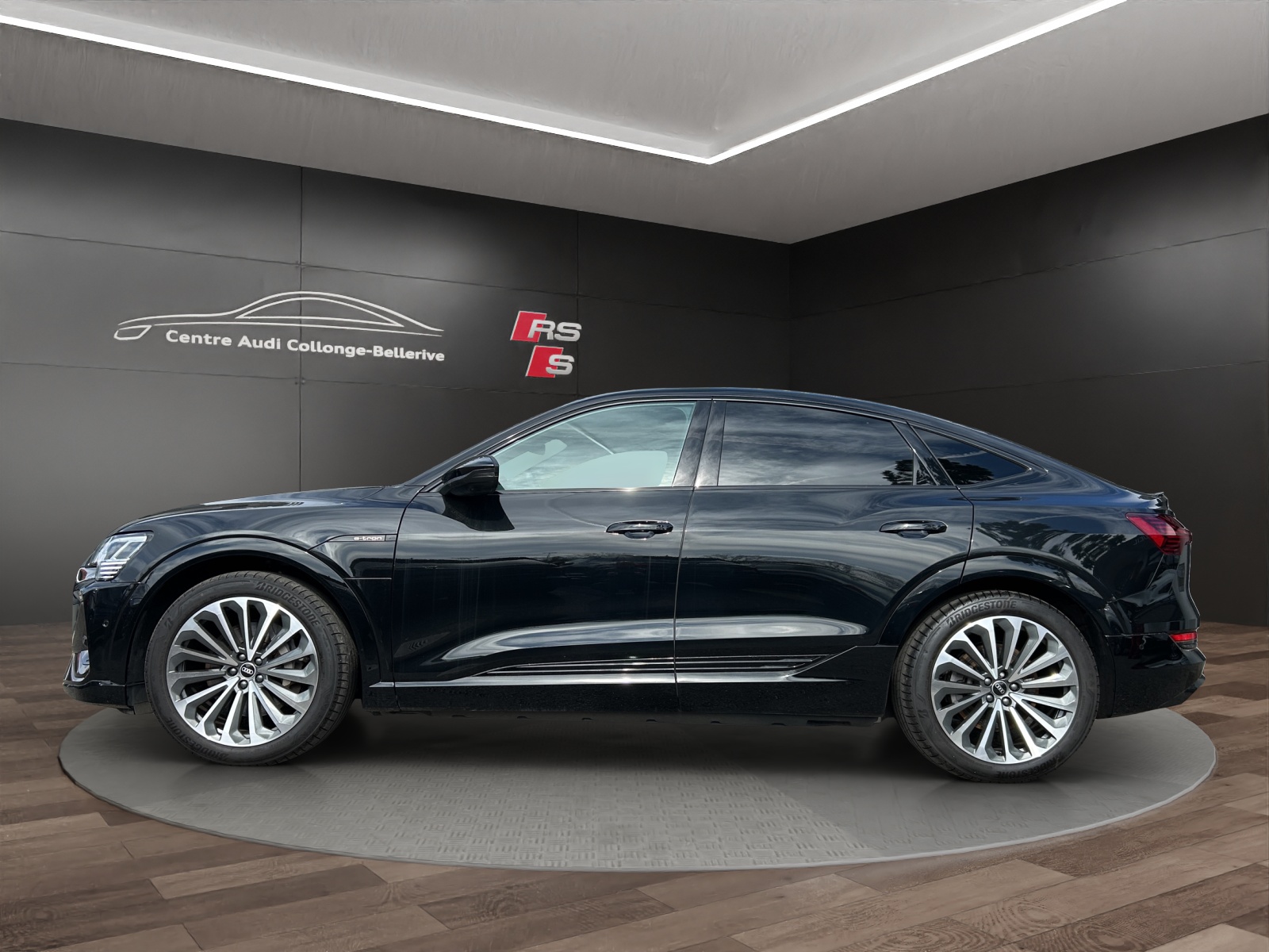 AUDI e-tron 55 Sportback S Line quattro-image-2