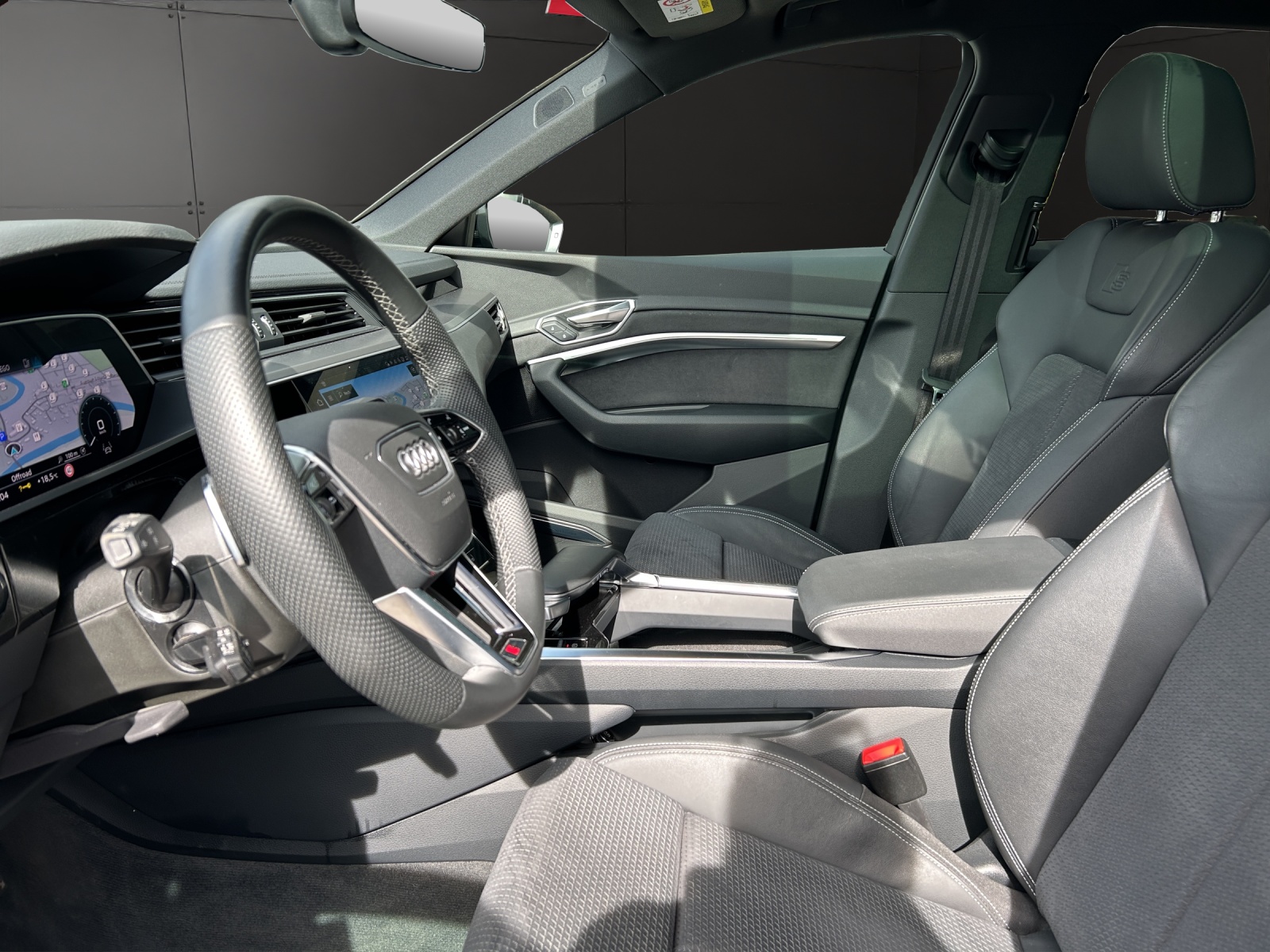 AUDI e-tron 55 Sportback S Line quattro-image-8