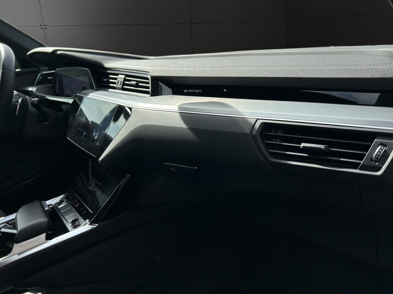 AUDI e-tron 55 Sportback S Line quattro-image-20