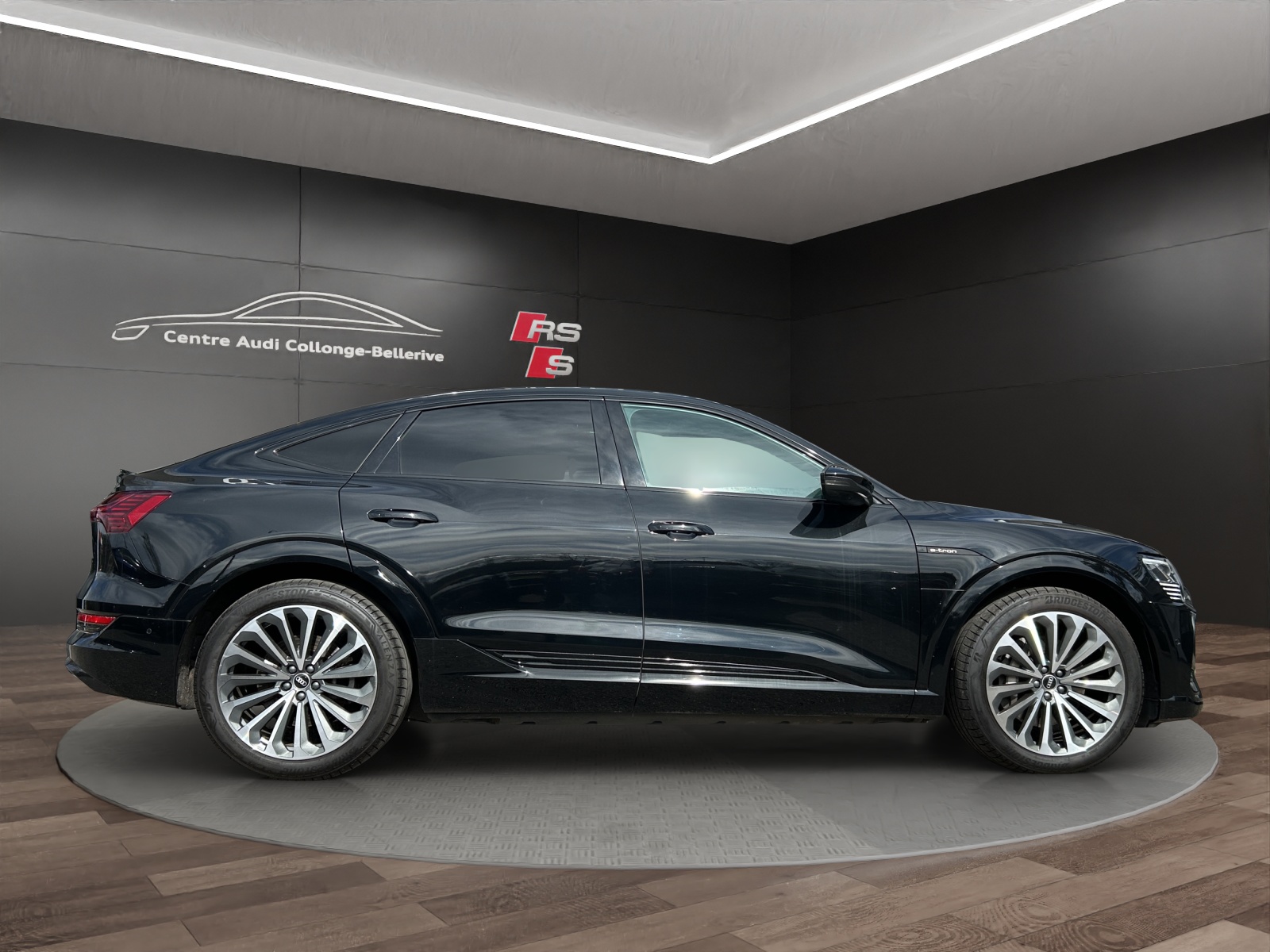 AUDI e-tron 55 Sportback S Line quattro-image-6