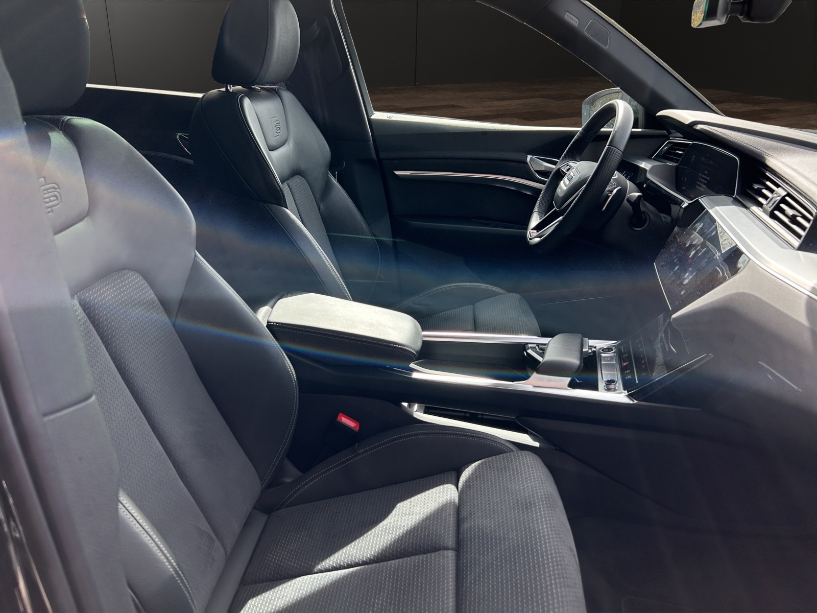 AUDI e-tron 55 Sportback S Line quattro-image-15