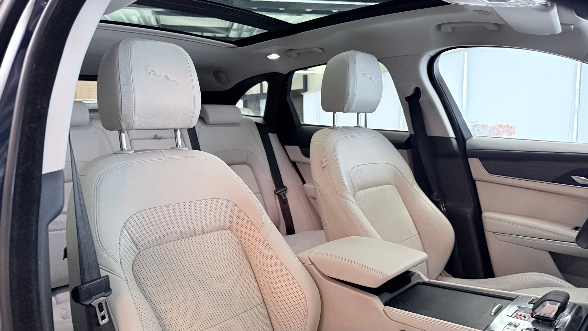 JAGUAR F-Pace 2.0 P400e AWD-image-24