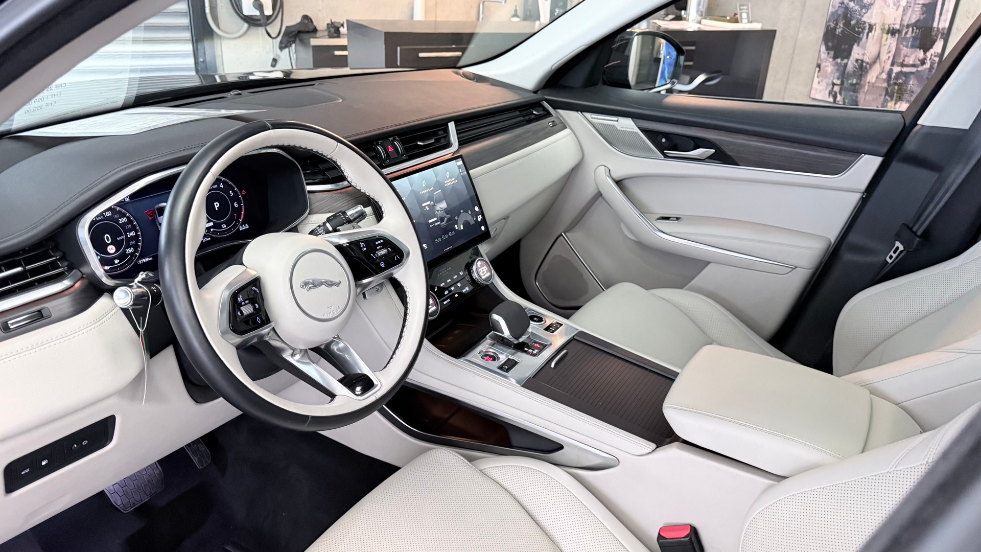 JAGUAR F-Pace 2.0 P400e AWD-image-8
