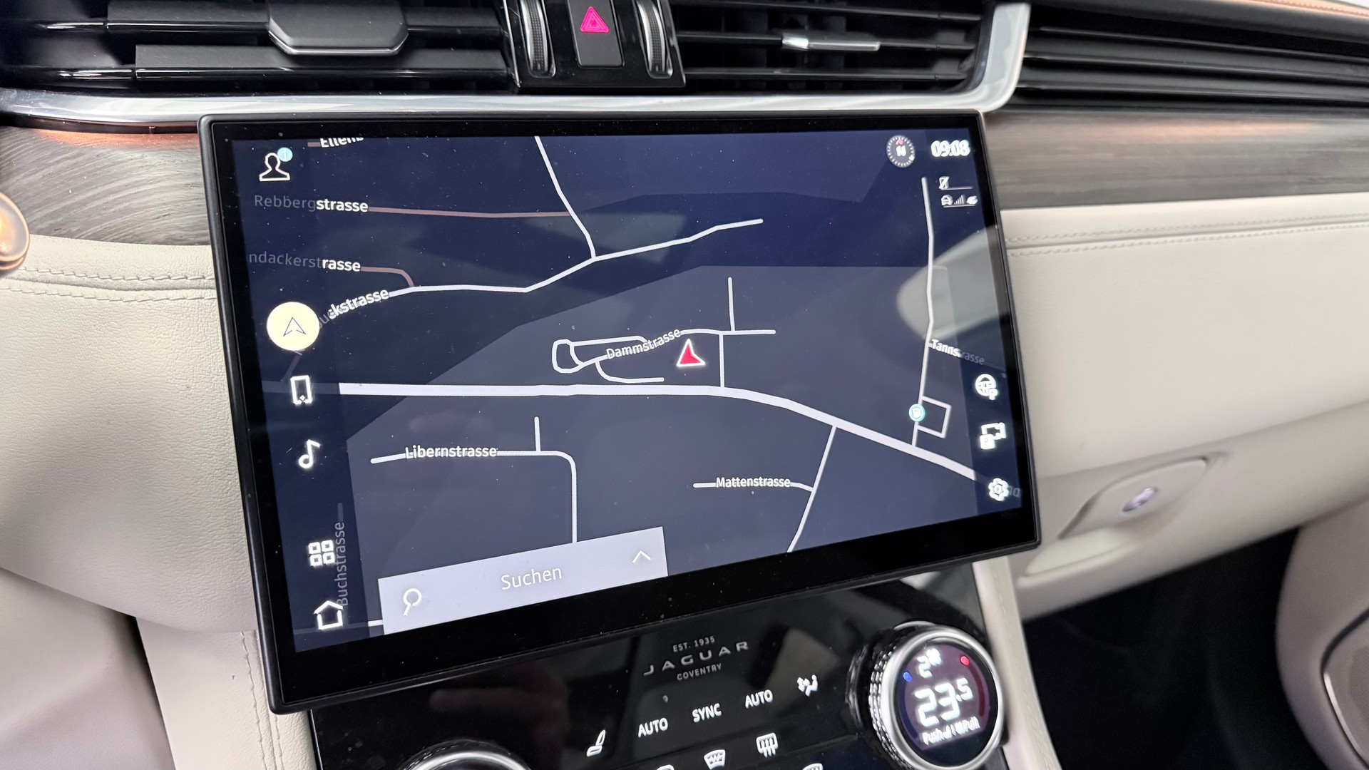 JAGUAR F-Pace 2.0 P400e AWD-image-17