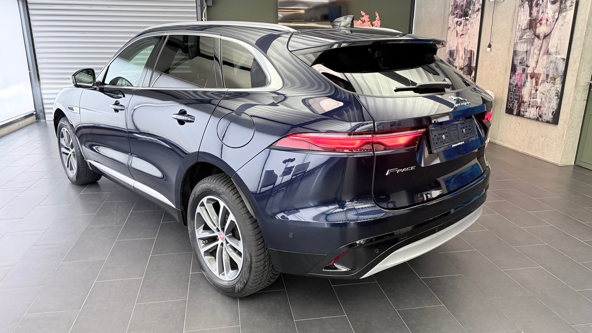 JAGUAR F-Pace 2.0 P400e AWD-image-16