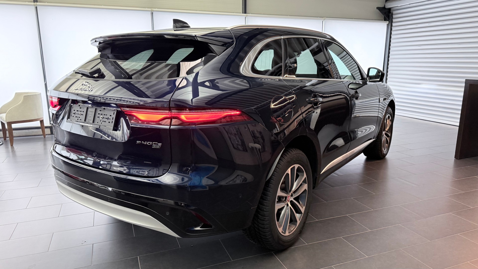 JAGUAR F-Pace 2.0 P400e AWD-image-19