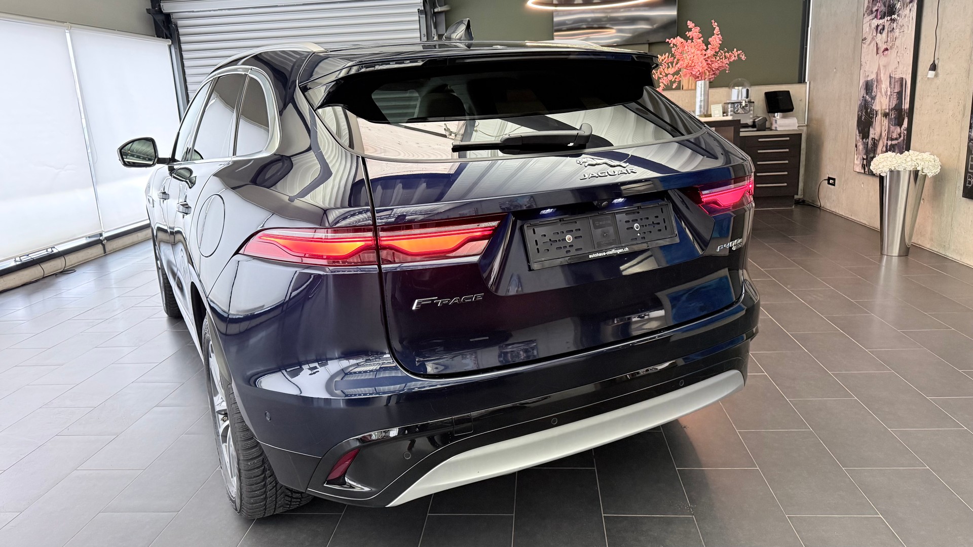 JAGUAR F-Pace 2.0 P400e AWD-image-18