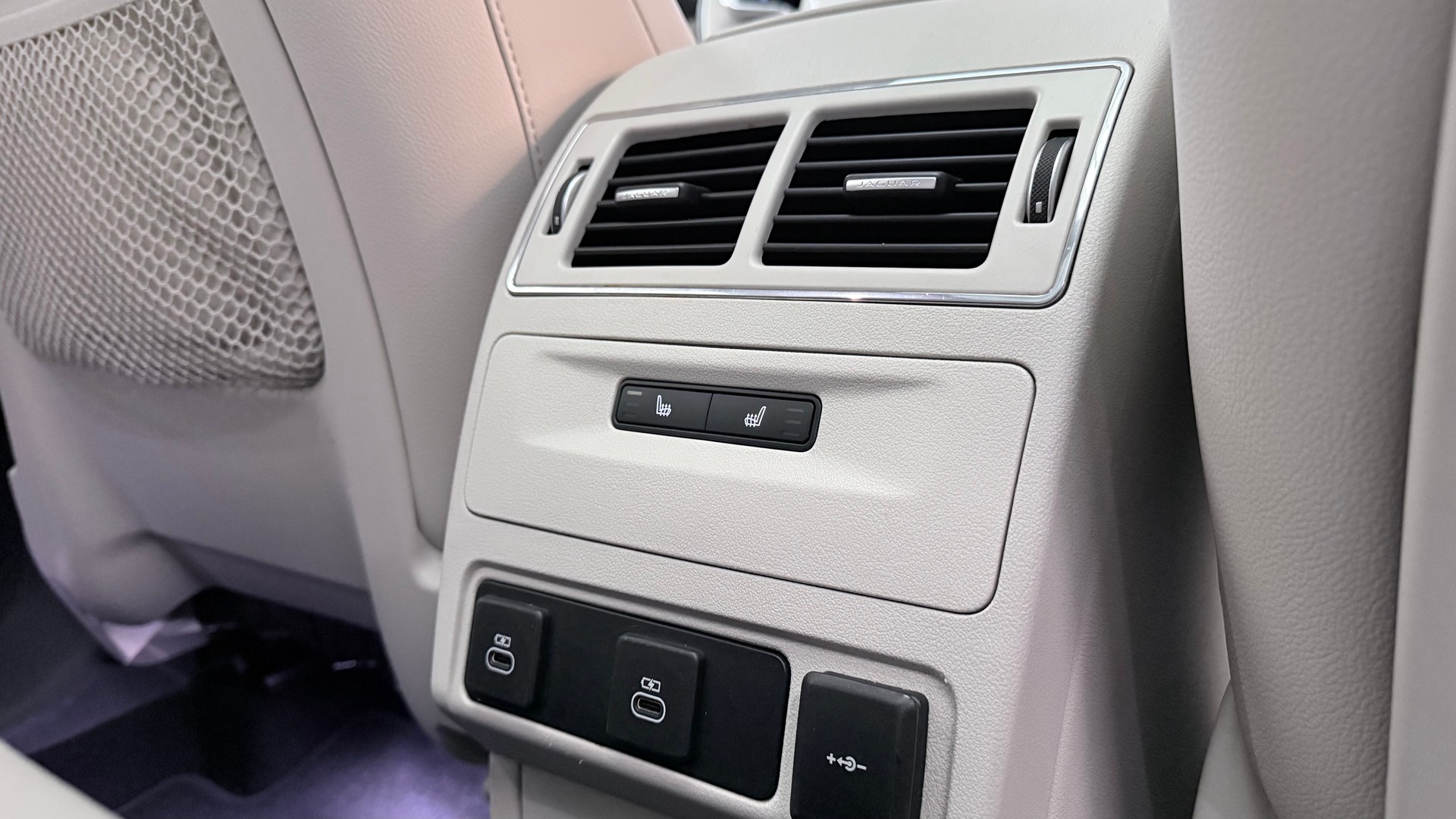JAGUAR F-Pace 2.0 P400e AWD-image-21