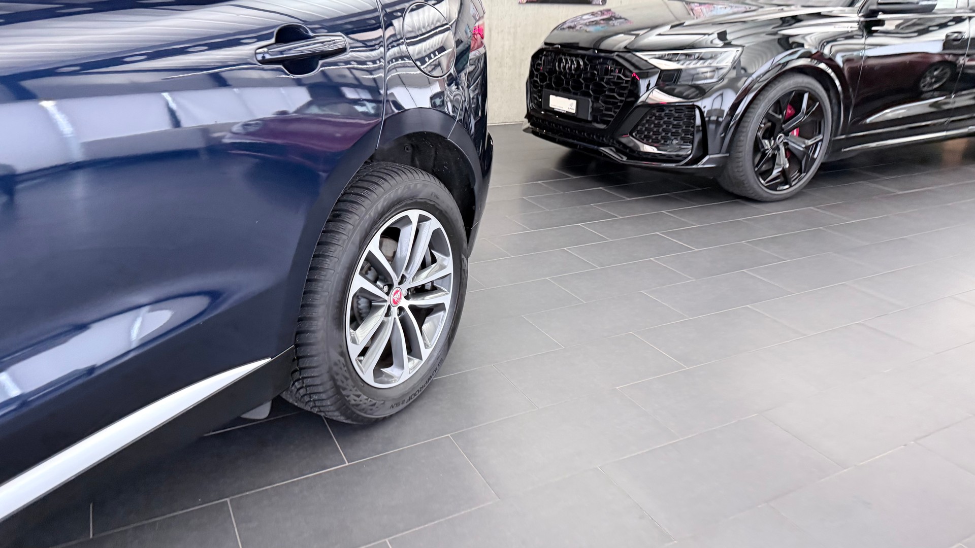 JAGUAR F-Pace 2.0 P400e AWD-image-6