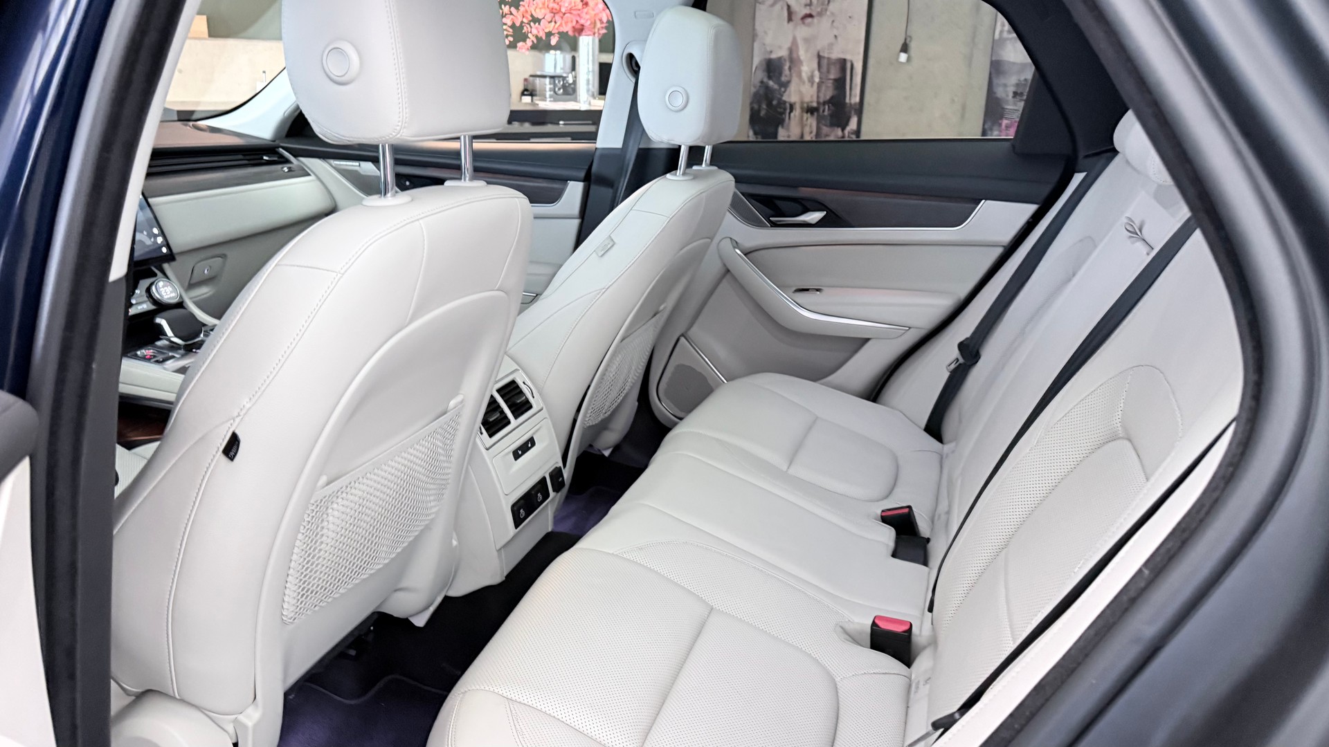 JAGUAR F-Pace 2.0 P400e AWD-image-7