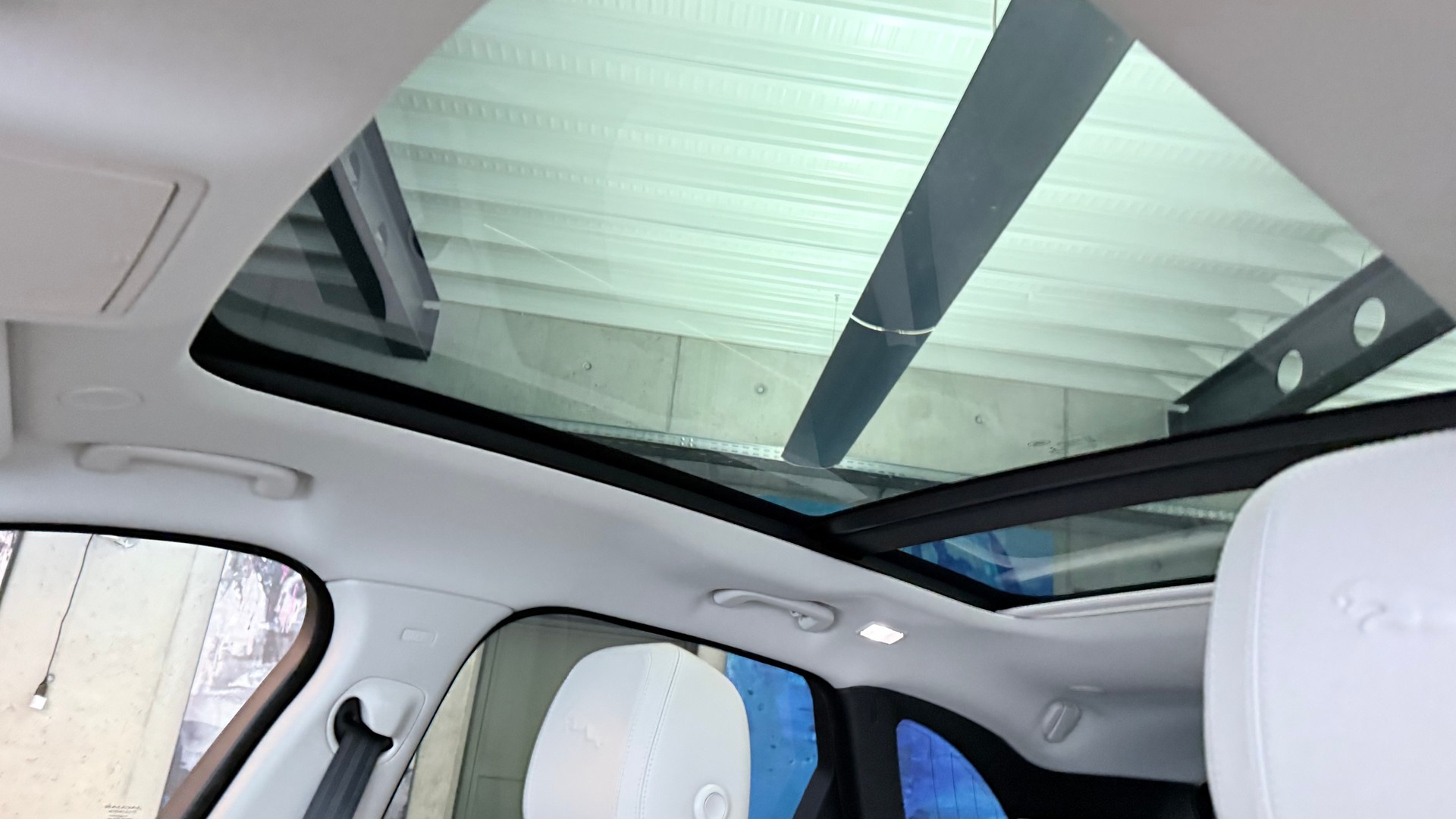 JAGUAR F-Pace 2.0 P400e AWD-image-12