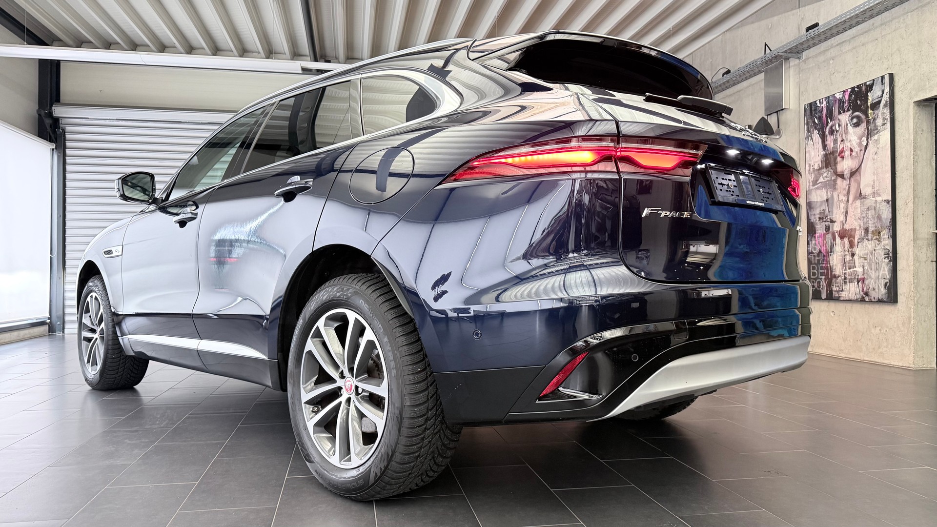 JAGUAR F-Pace 2.0 P400e AWD-image-15