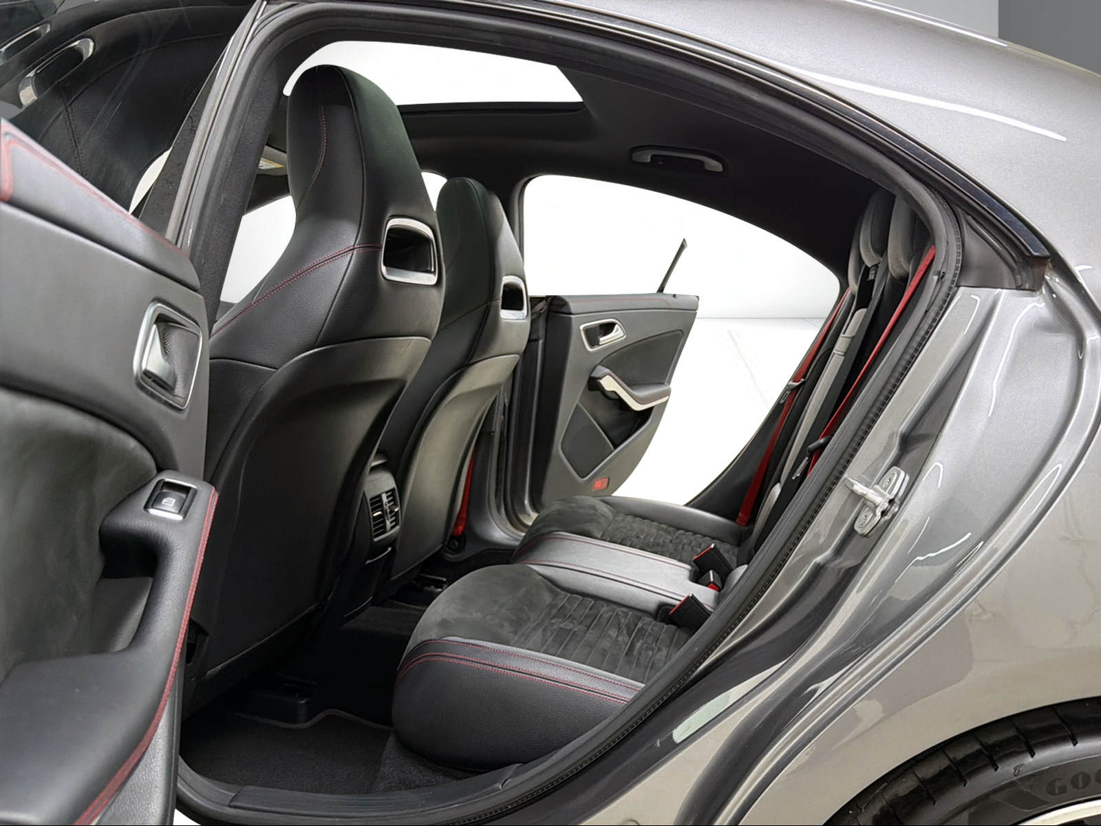MERCEDES-BENZ CLA 45 AMG 381PS Mountaingray 4Matic Speedshift / RF-Kamera / Glasdach / H&K Sound / Night-Paket /-image-8