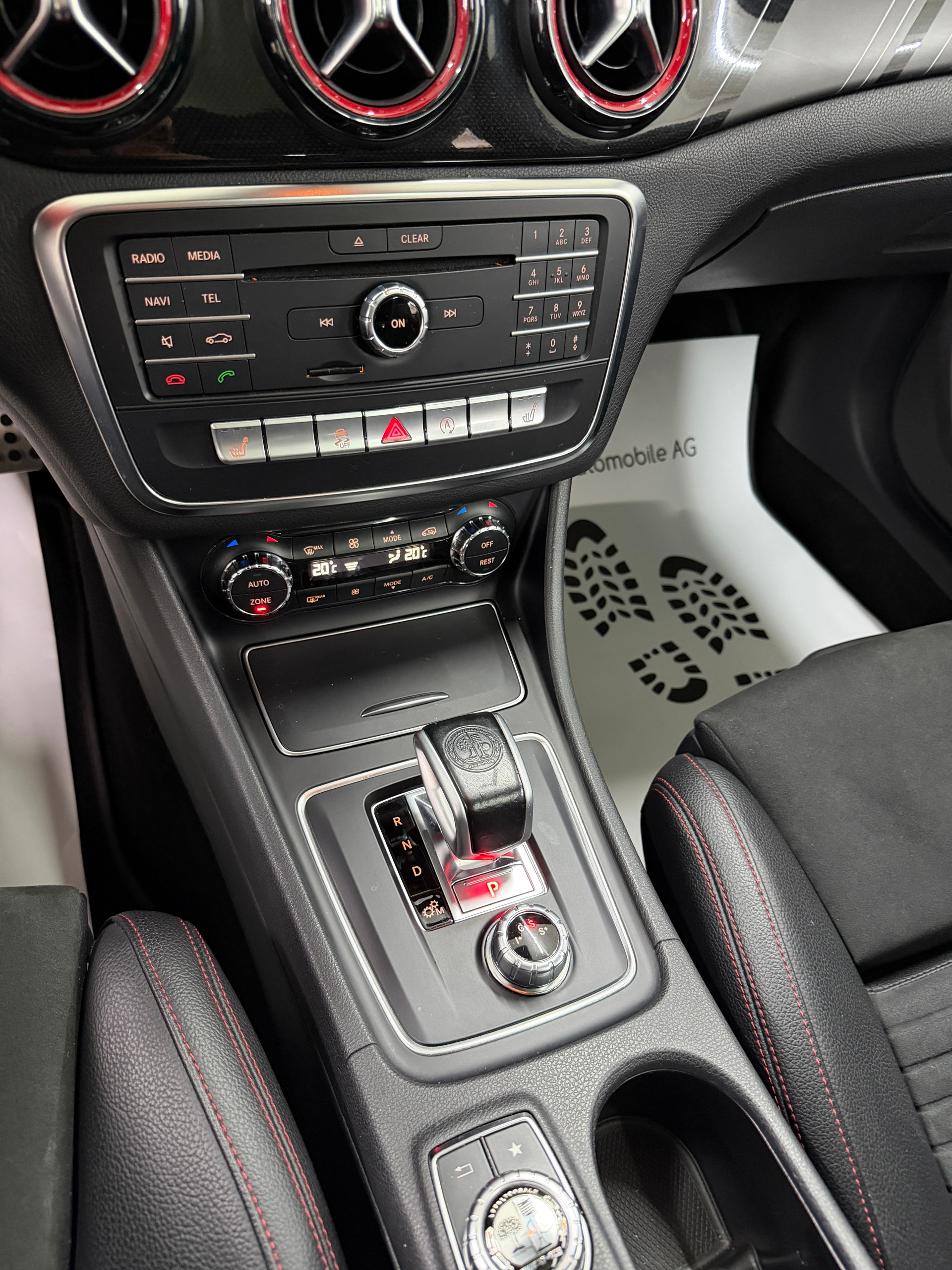 MERCEDES-BENZ CLA 45 AMG 381PS Mountaingray 4Matic Speedshift / RF-Kamera / Glasdach / H&K Sound / Night-Paket /-image-19