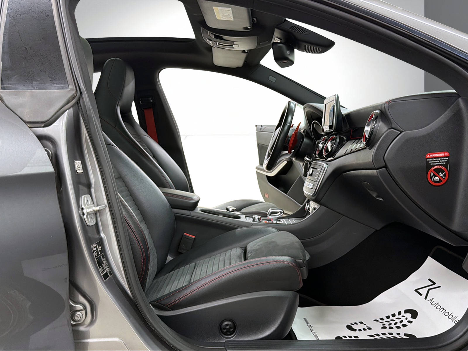 MERCEDES-BENZ CLA 45 AMG 381PS Mountaingray 4Matic Speedshift / RF-Kamera / Glasdach / H&K Sound / Night-Paket /-image-9