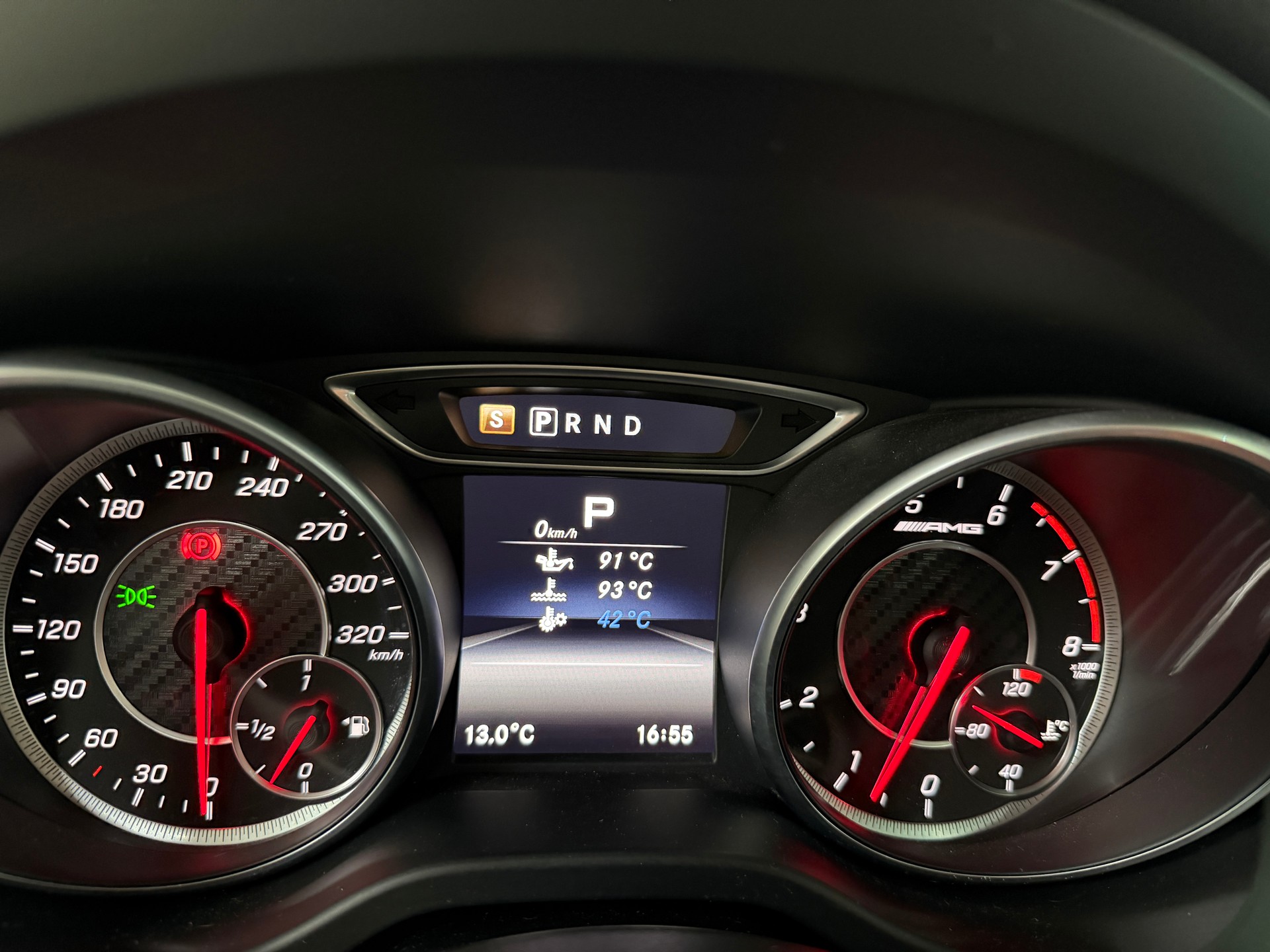 MERCEDES-BENZ CLA 45 AMG 381PS Mountaingray 4Matic Speedshift / RF-Kamera / Glasdach / H&K Sound / Night-Paket /-image-14