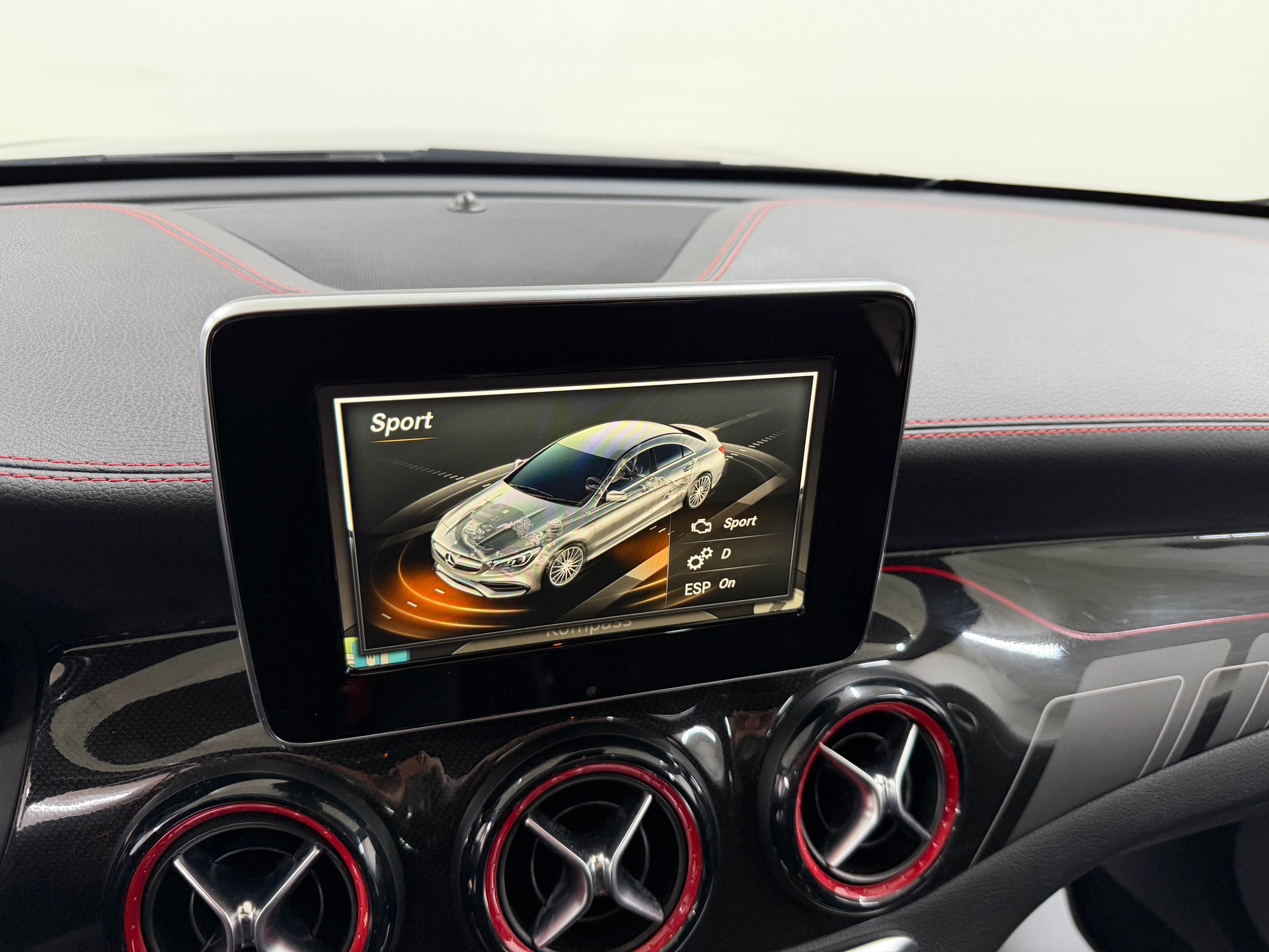 MERCEDES-BENZ CLA 45 AMG 381PS Mountaingray 4Matic Speedshift / RF-Kamera / Glasdach / H&K Sound / Night-Paket /-image-16