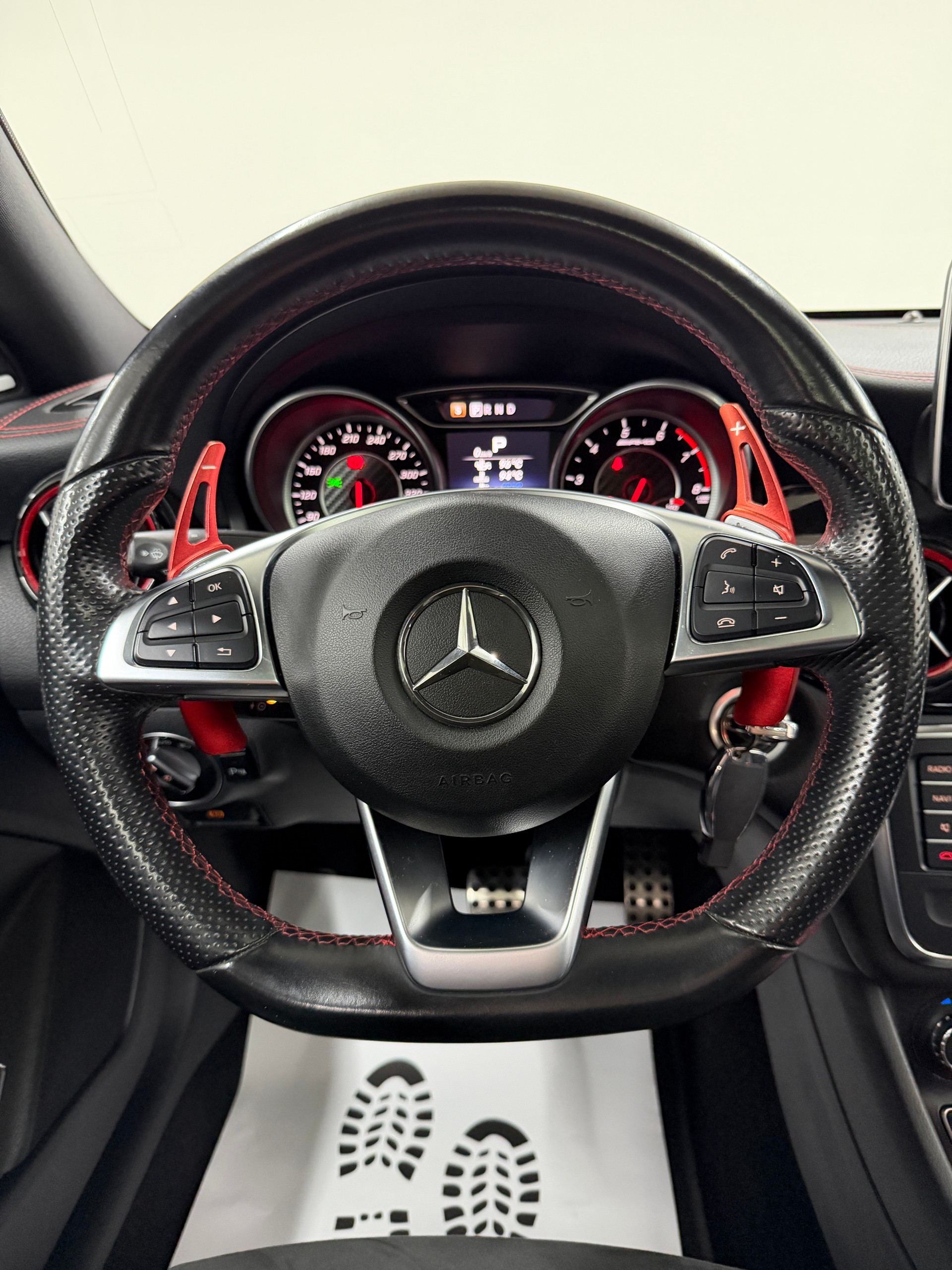 MERCEDES-BENZ CLA 45 AMG 381PS Mountaingray 4Matic Speedshift / RF-Kamera / Glasdach / H&K Sound / Night-Paket /-image-12