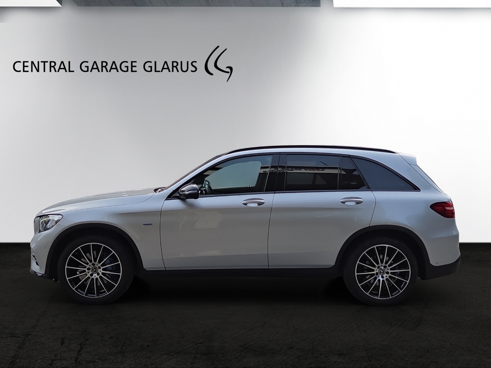 MERCEDES-BENZ GLC 350 e AMG Line 4Matic 7G-Tronic-showroom-element-3
