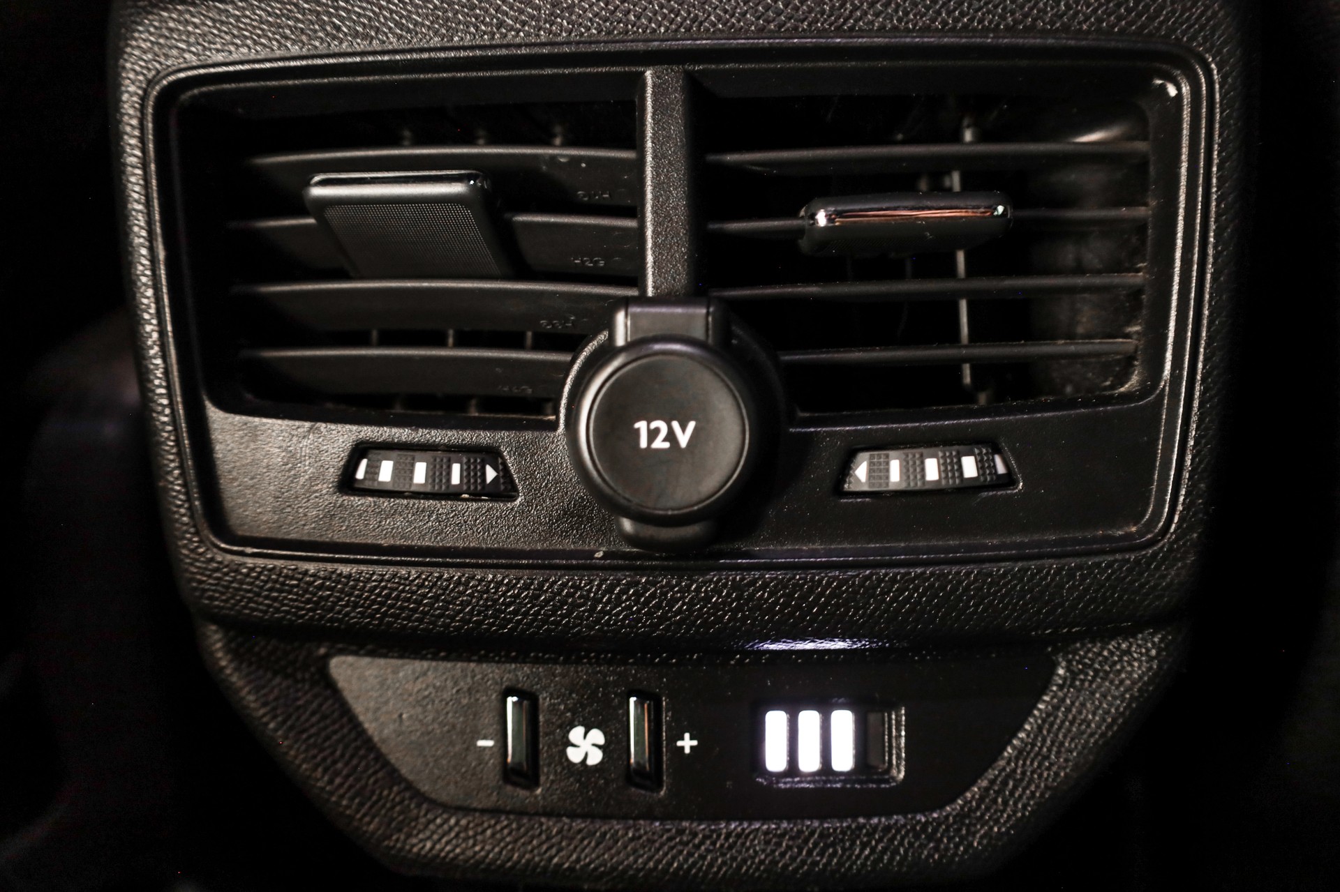 PEUGEOT 5008 2.0 BlueHDi Allure-image-13