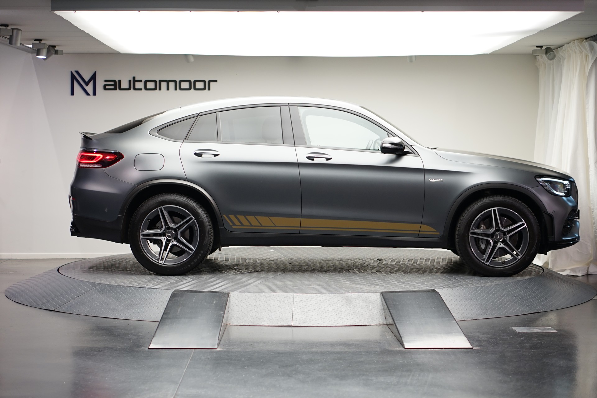 MERCEDES-BENZ GLC Coupé 43 AMG 4Matic 9G-Tronic *CH-Fahrzeug* *Mattlackierung*-image-3