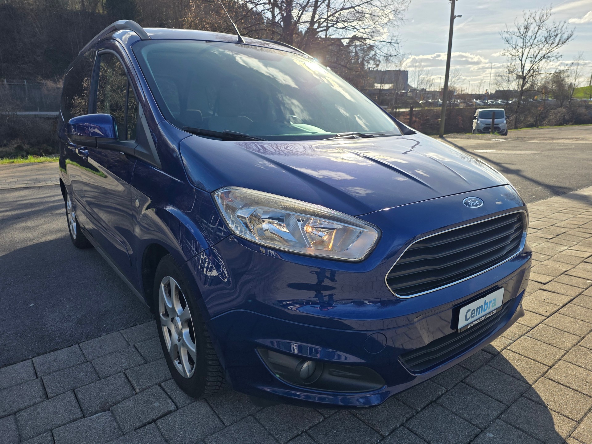 FORD Tourneo Courier 1.6 TDCi Titanium ☆☆☆ AHK: 500kg ☆☆☆ Rückfahrkamera ☆☆☆ YouTube: https://youtu.be/IDas6aHVMmg-image-0