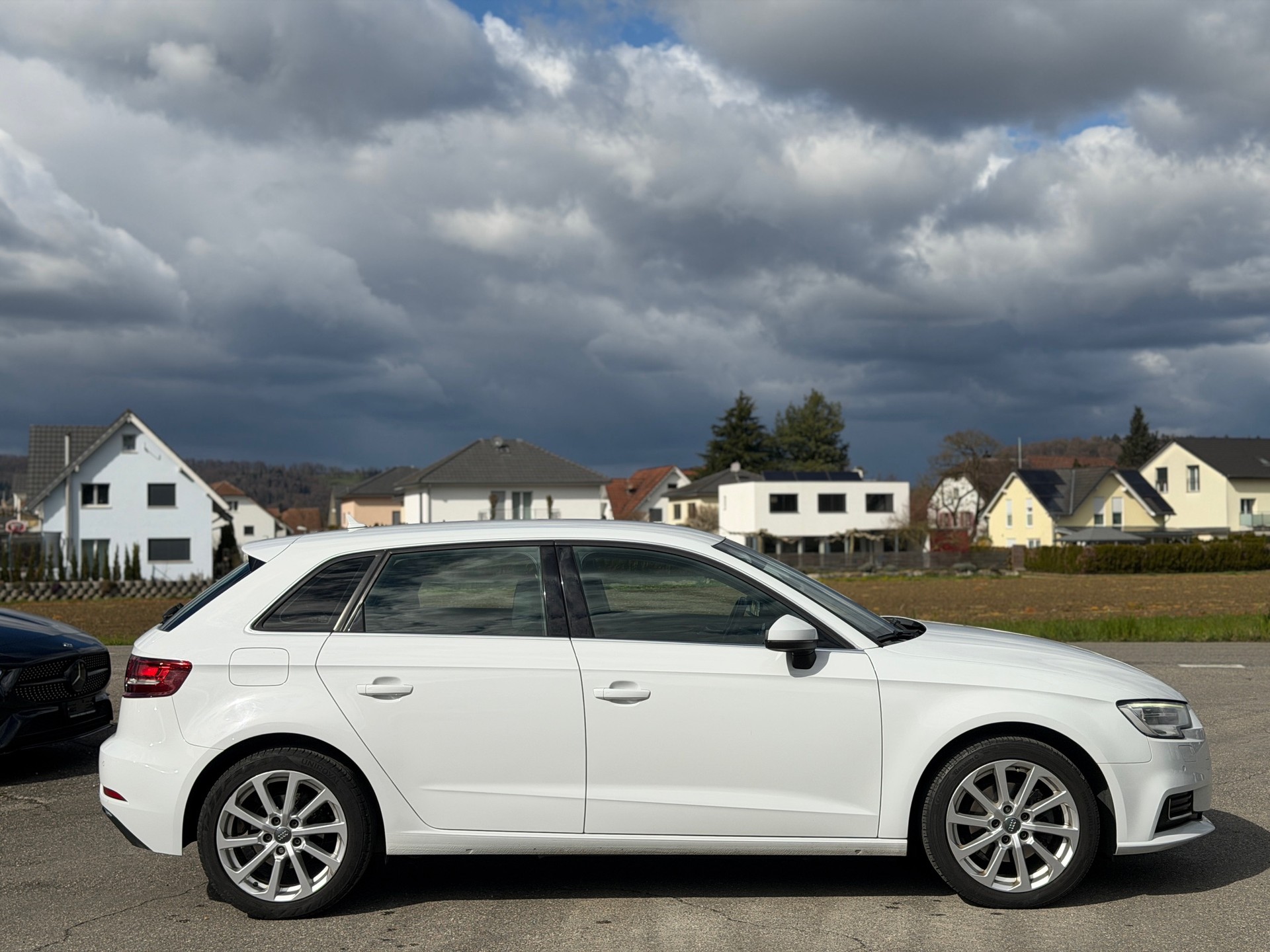 AUDI A3 Sportback 1.6 TDI Ambiente S-tronic-image-11