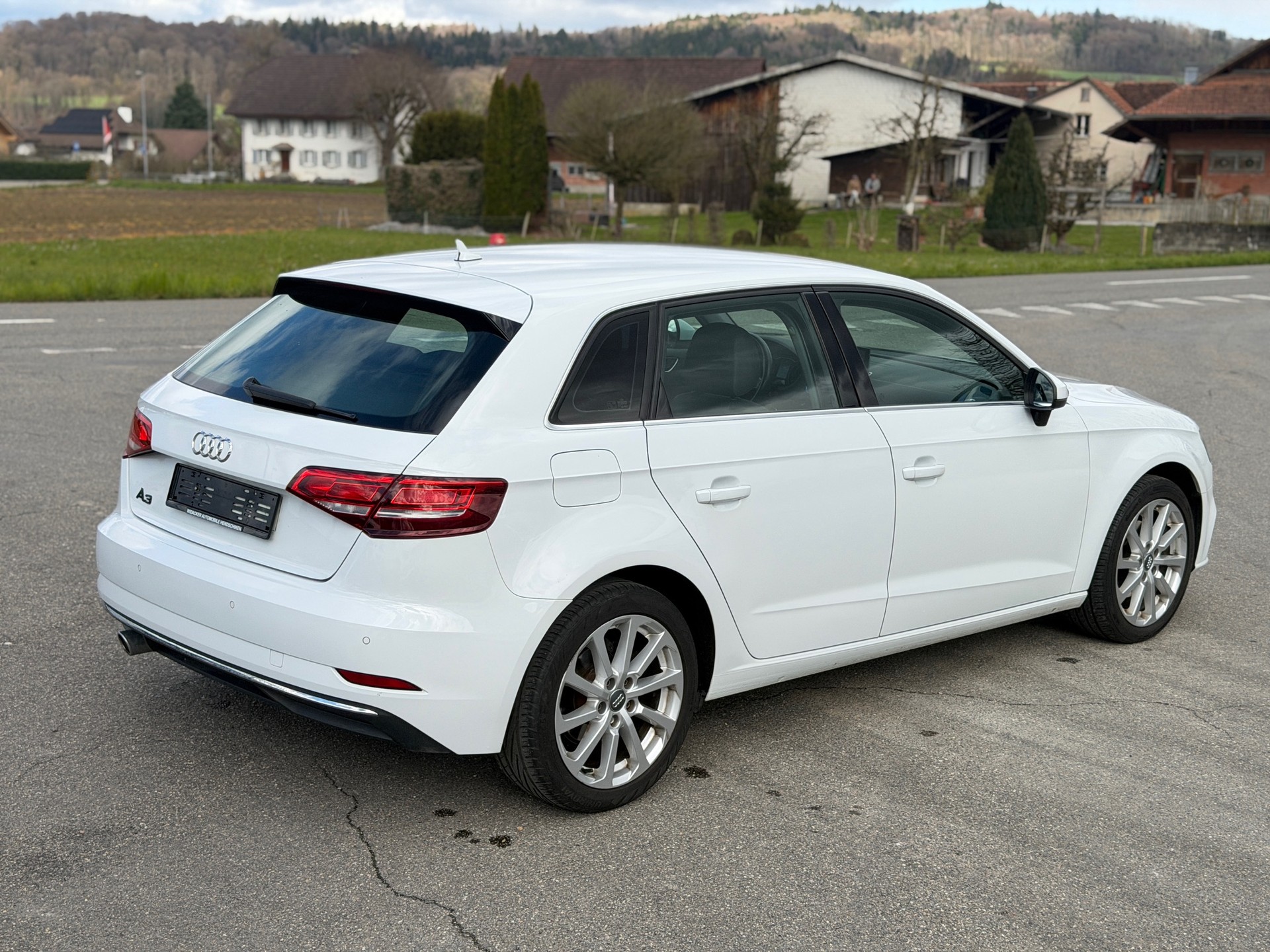 AUDI A3 Sportback 1.6 TDI Ambiente S-tronic-image-14