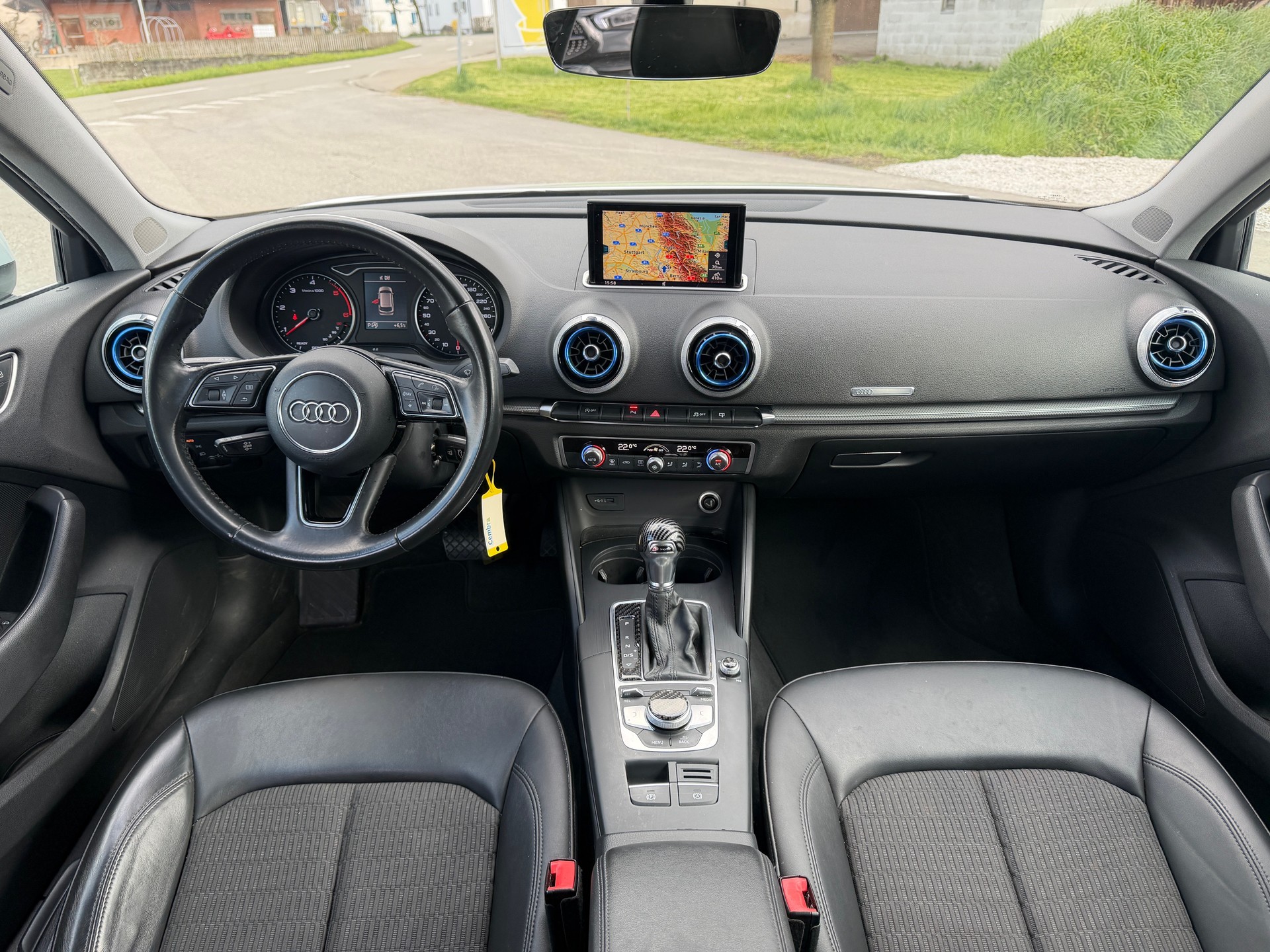 AUDI A3 Sportback 1.6 TDI Ambiente S-tronic-image-6