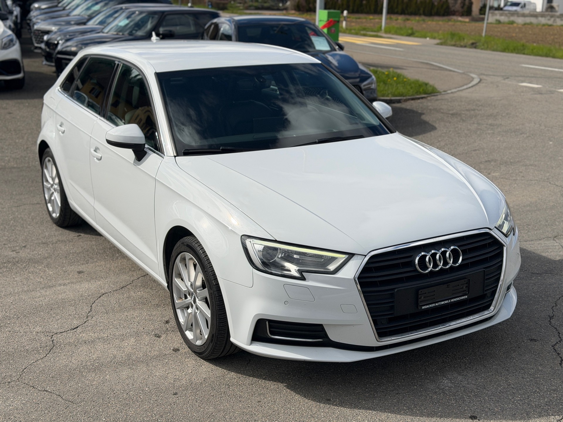 AUDI A3 Sportback 1.6 TDI Ambiente S-tronic-image-13