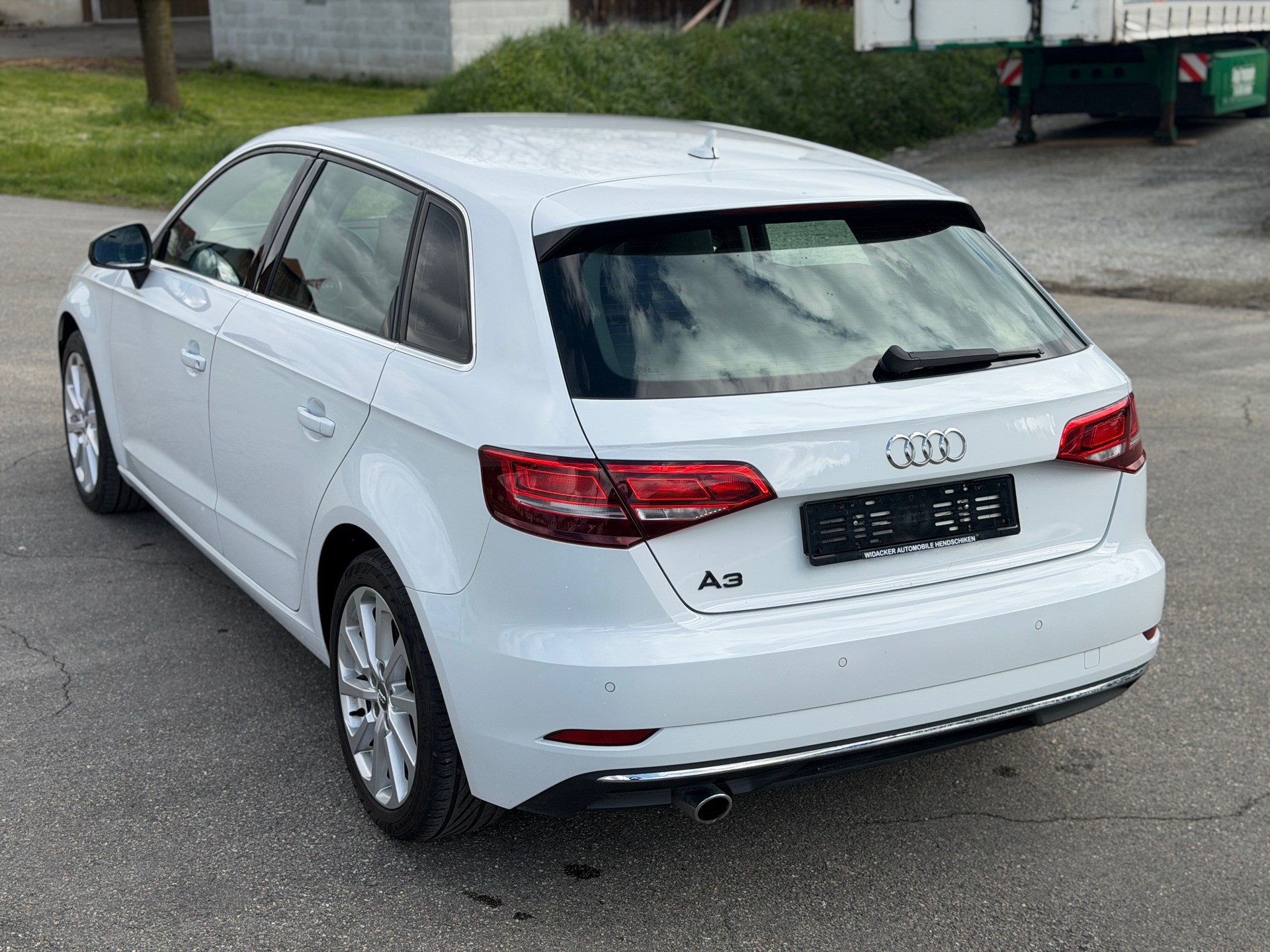 AUDI A3 Sportback 1.6 TDI Ambiente S-tronic-image-15