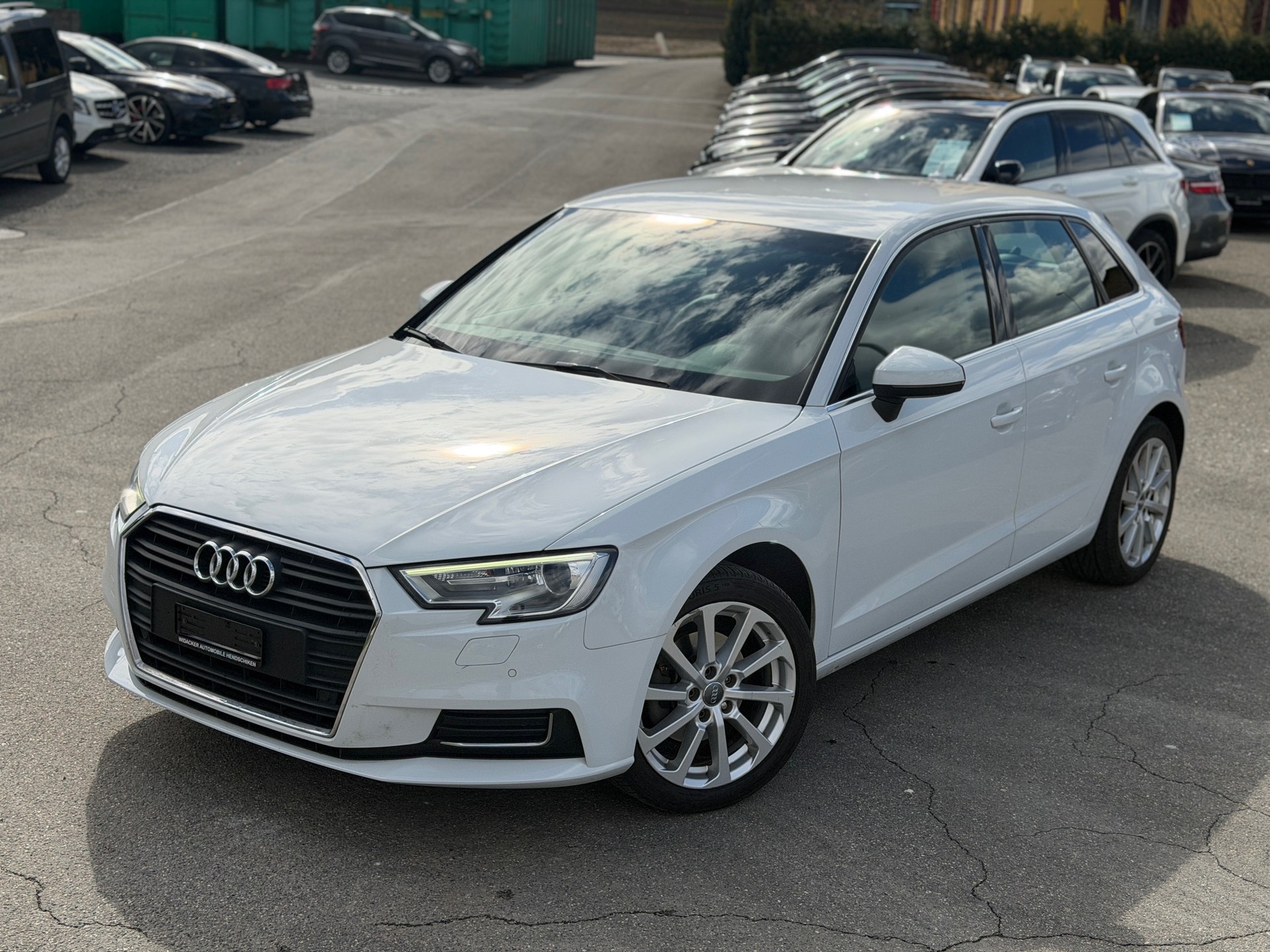 AUDI A3 Sportback 1.6 TDI Ambiente S-tronic-image-12