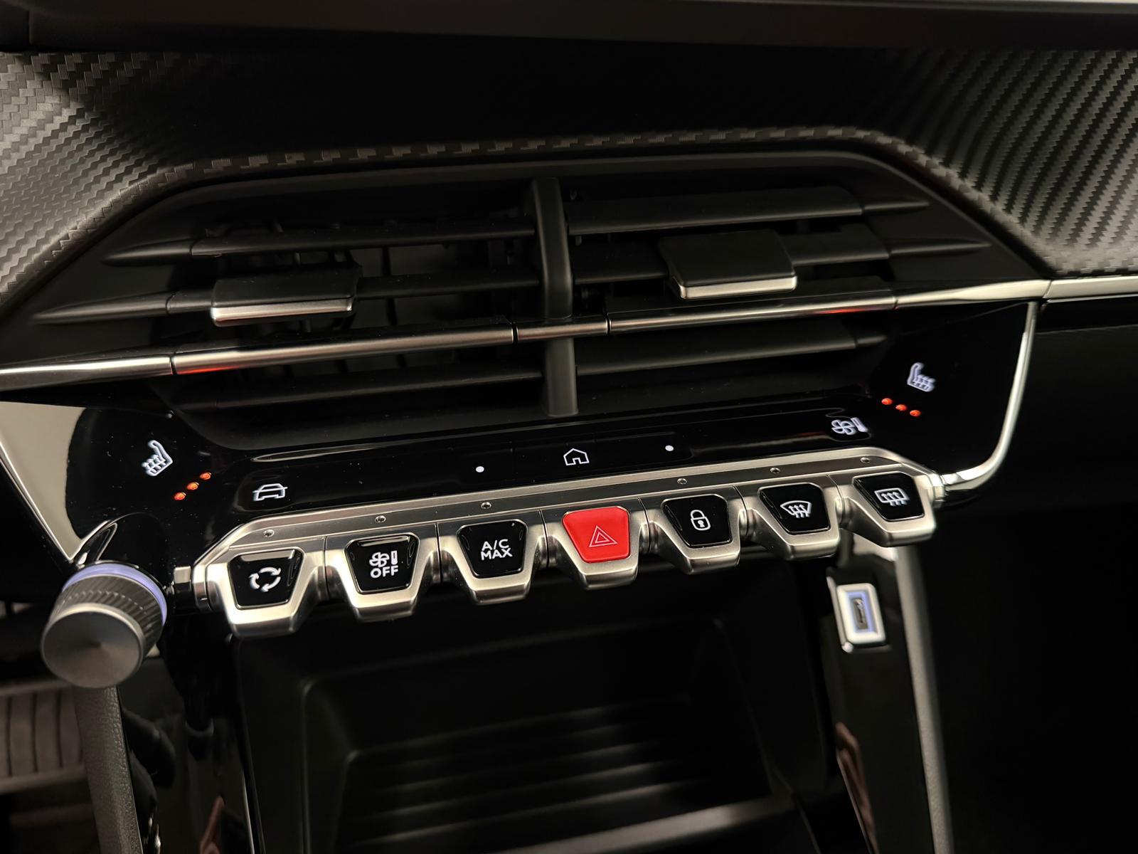 PEUGEOT 208 1.2 Hybrid Style-image-16