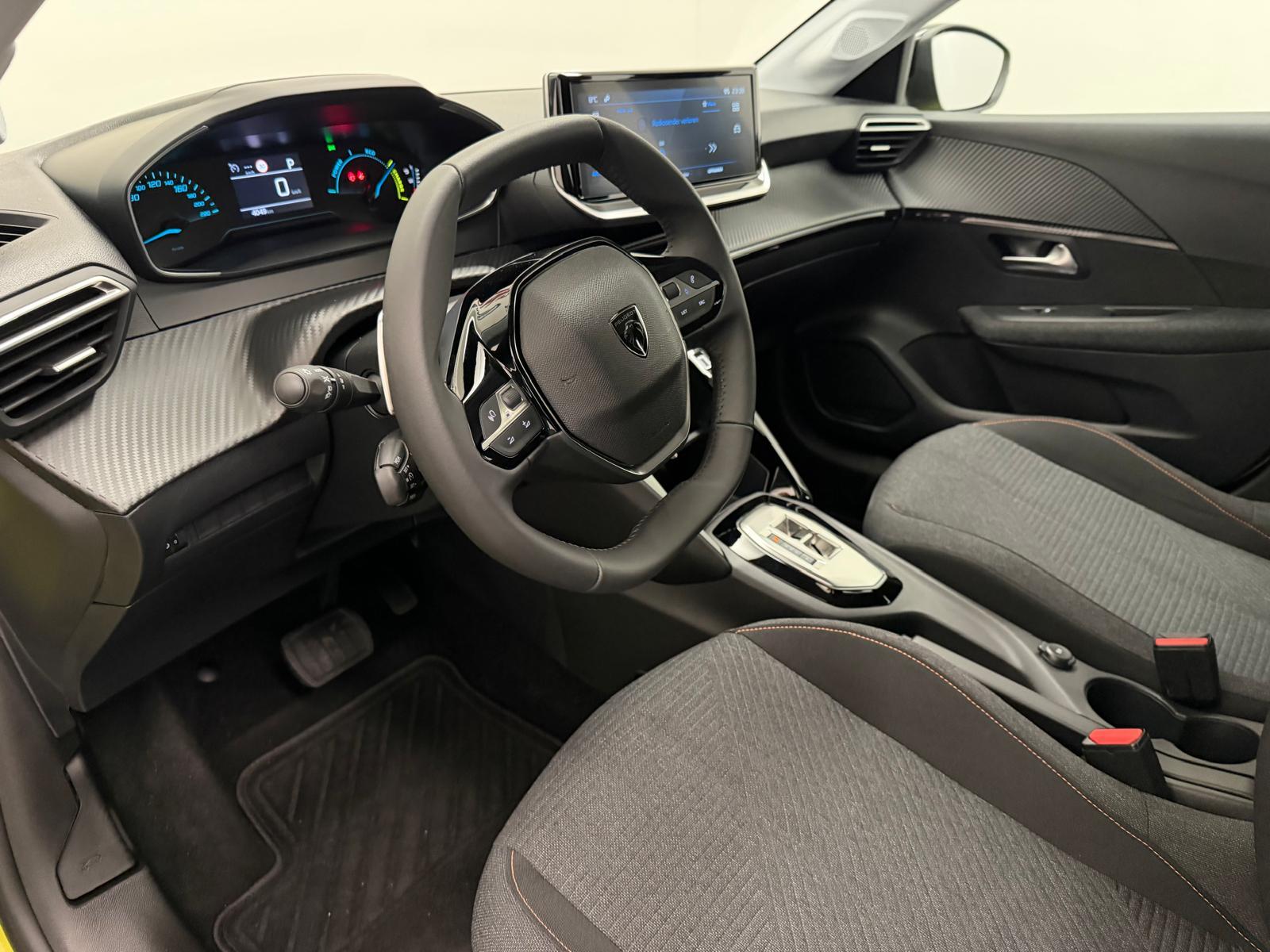 PEUGEOT 208 1.2 Hybrid Style-image-9