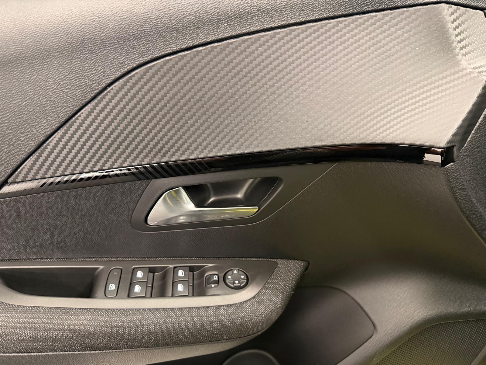 PEUGEOT 208 1.2 Hybrid Style-image-14