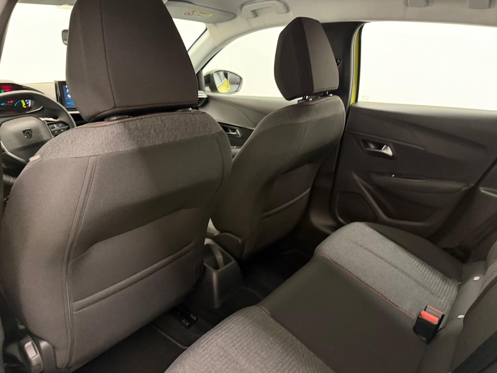 PEUGEOT 208 1.2 Hybrid Style-image-11