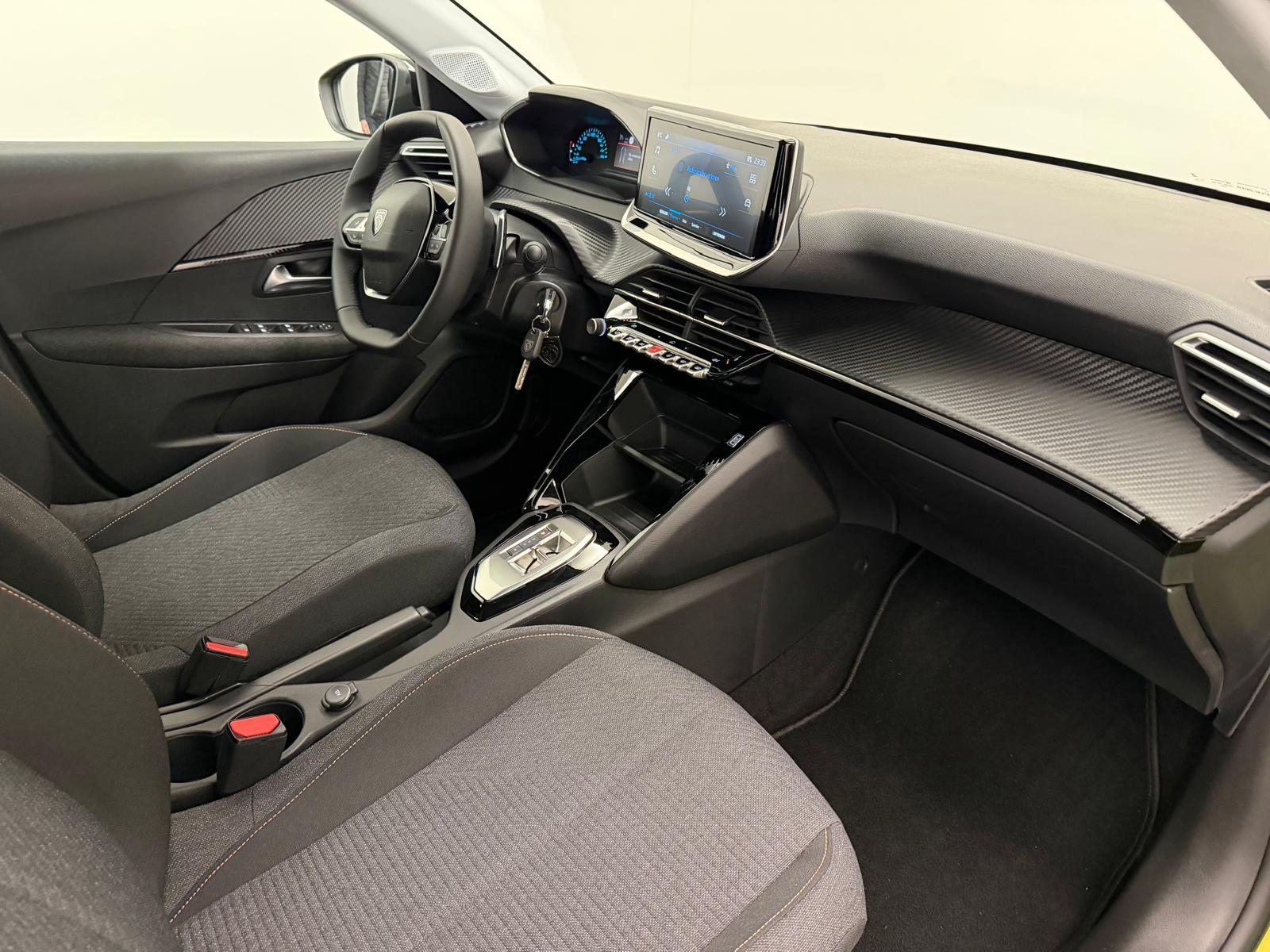 PEUGEOT 208 1.2 Hybrid Style-image-10