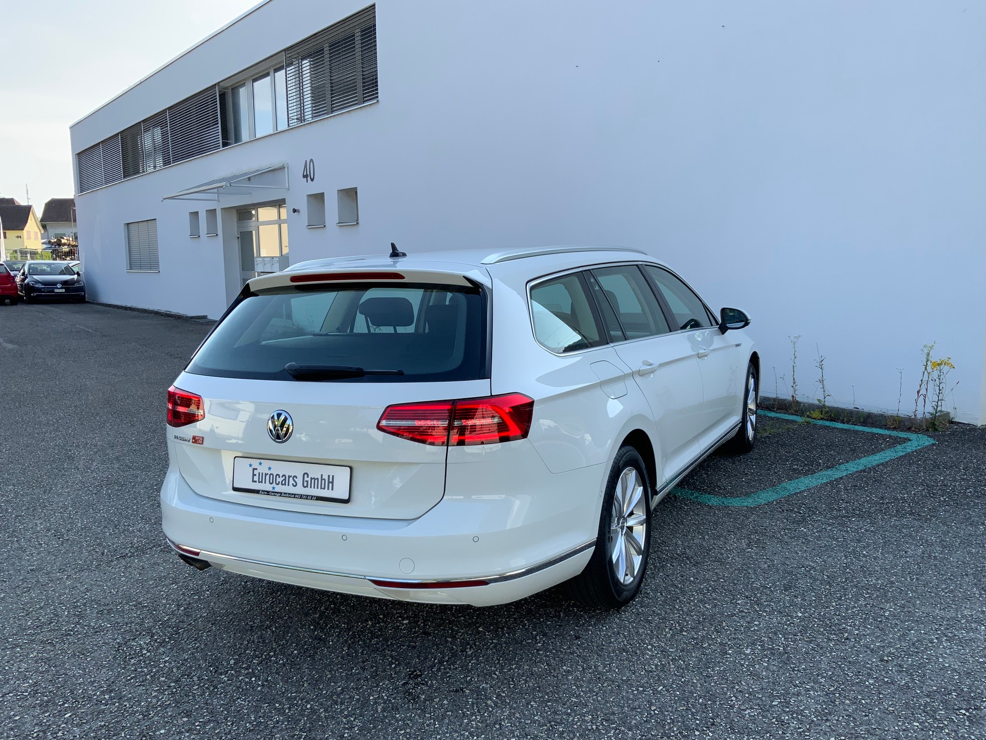 VW Passat Variant 2.0 TDI BMT Highline DSG 4Motion-image-5