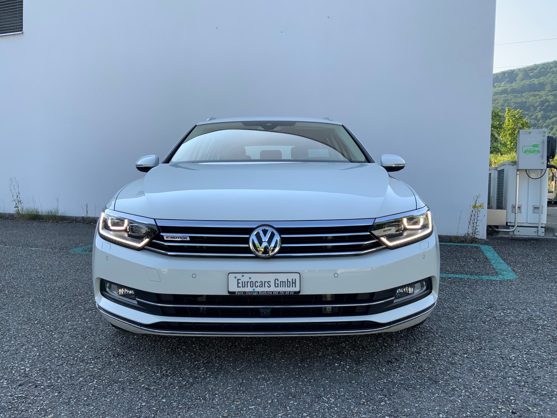 VW Passat Variant 2.0 TDI BMT Highline DSG 4Motion-image-1